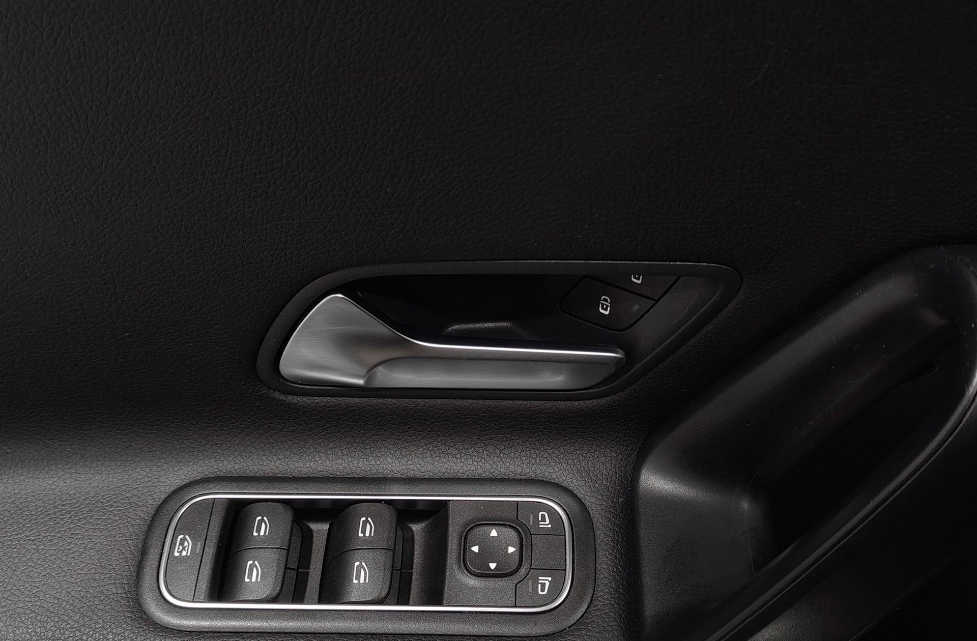 Mercedes-Benz CLA Shooting Brake 180 - foto 39