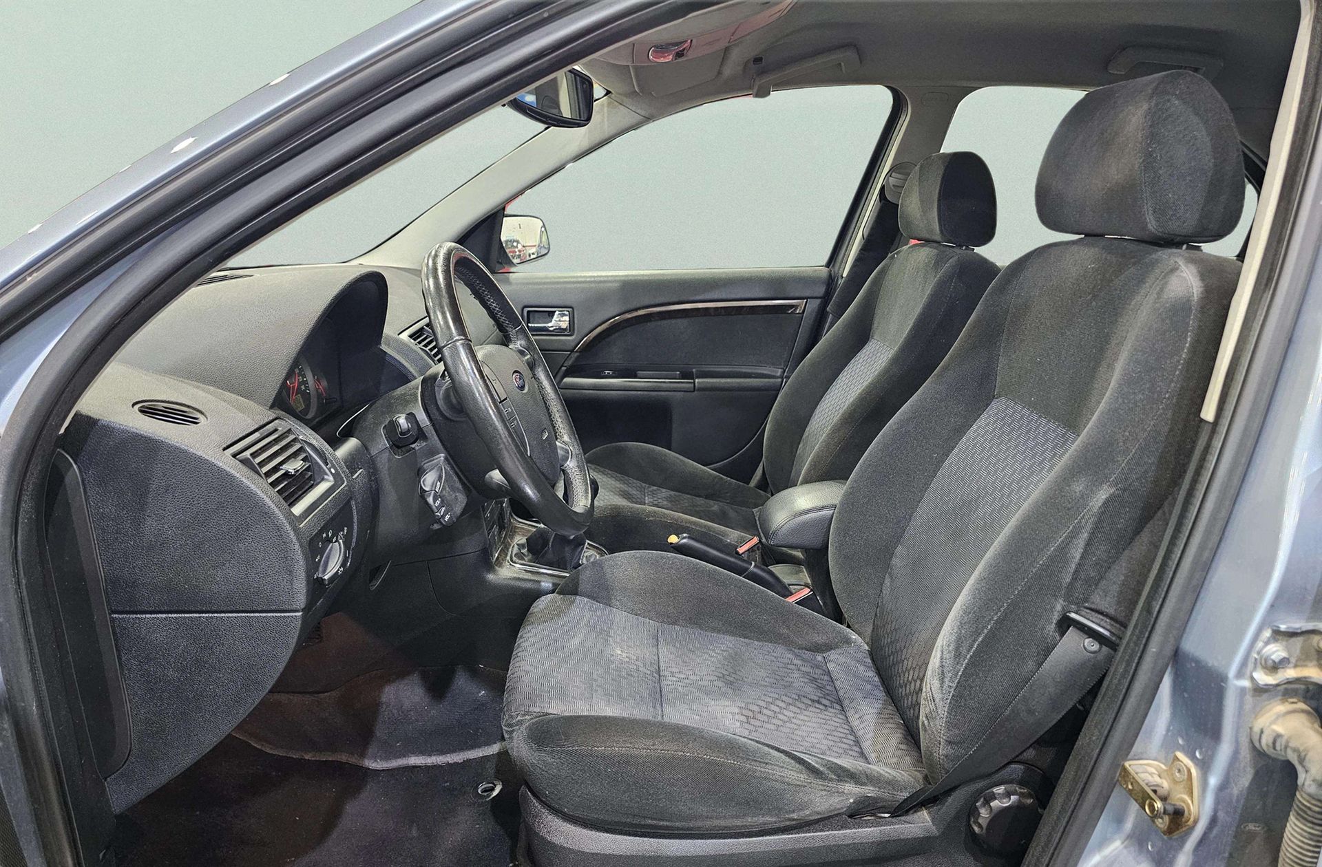 Ford Mondeo 2.0 TDCi Ghia - foto 9