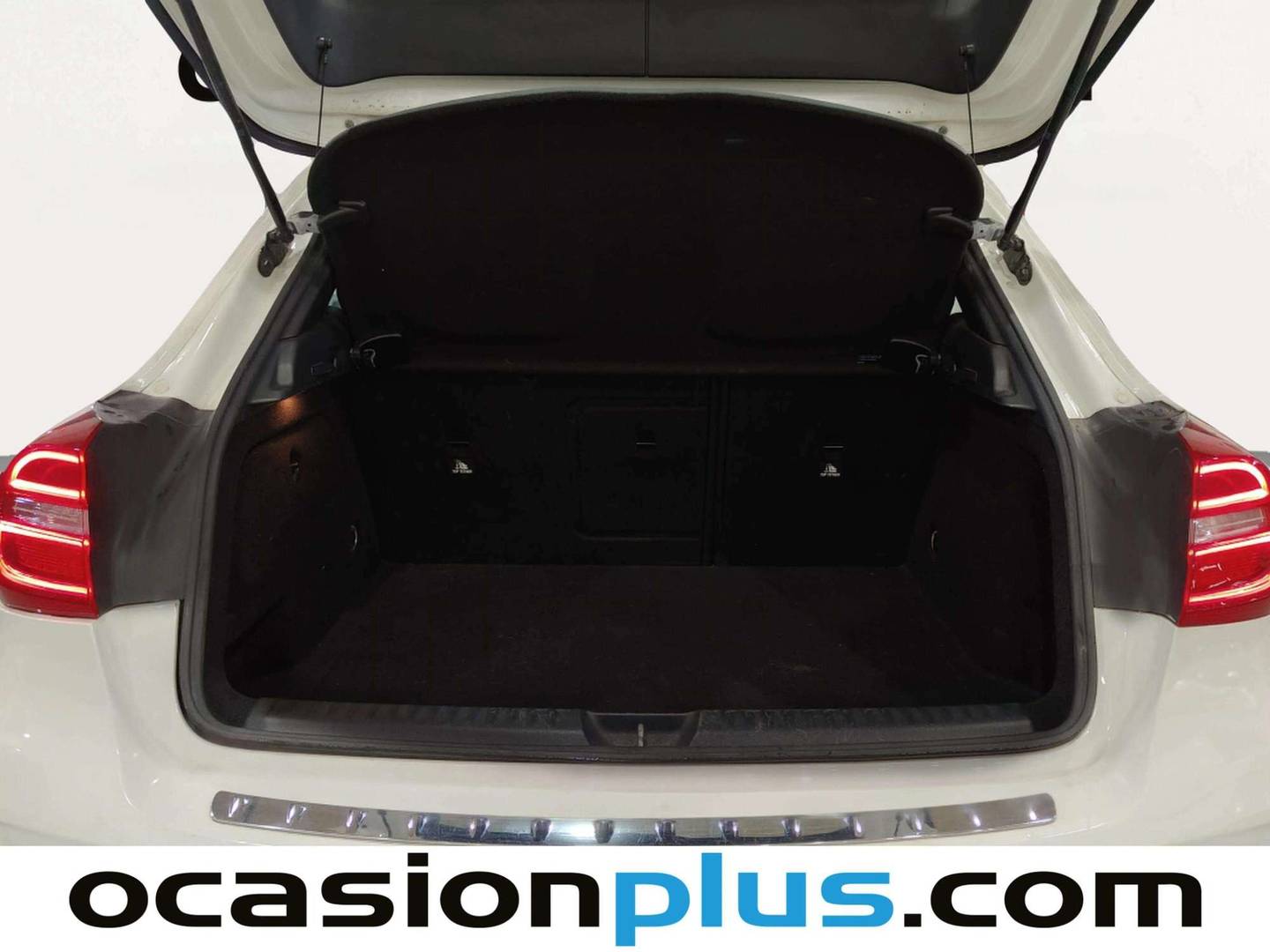 Foto asientos delanteros Mercedes GLA Mercedes GLA 200 d AMG Line (136 CV)