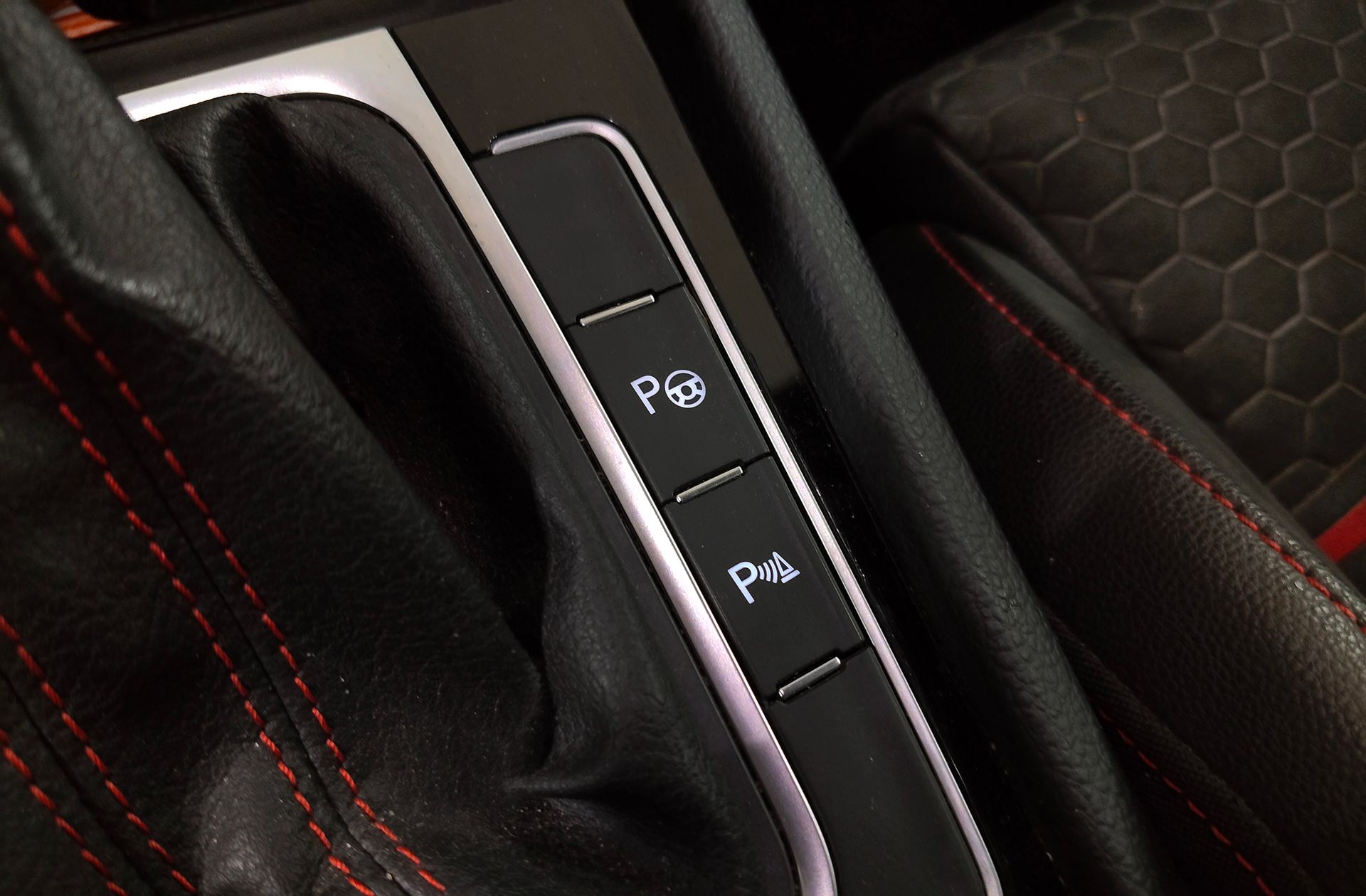 Volkswagen Golf GTI Performance 2.0 TSI DSG - foto 12