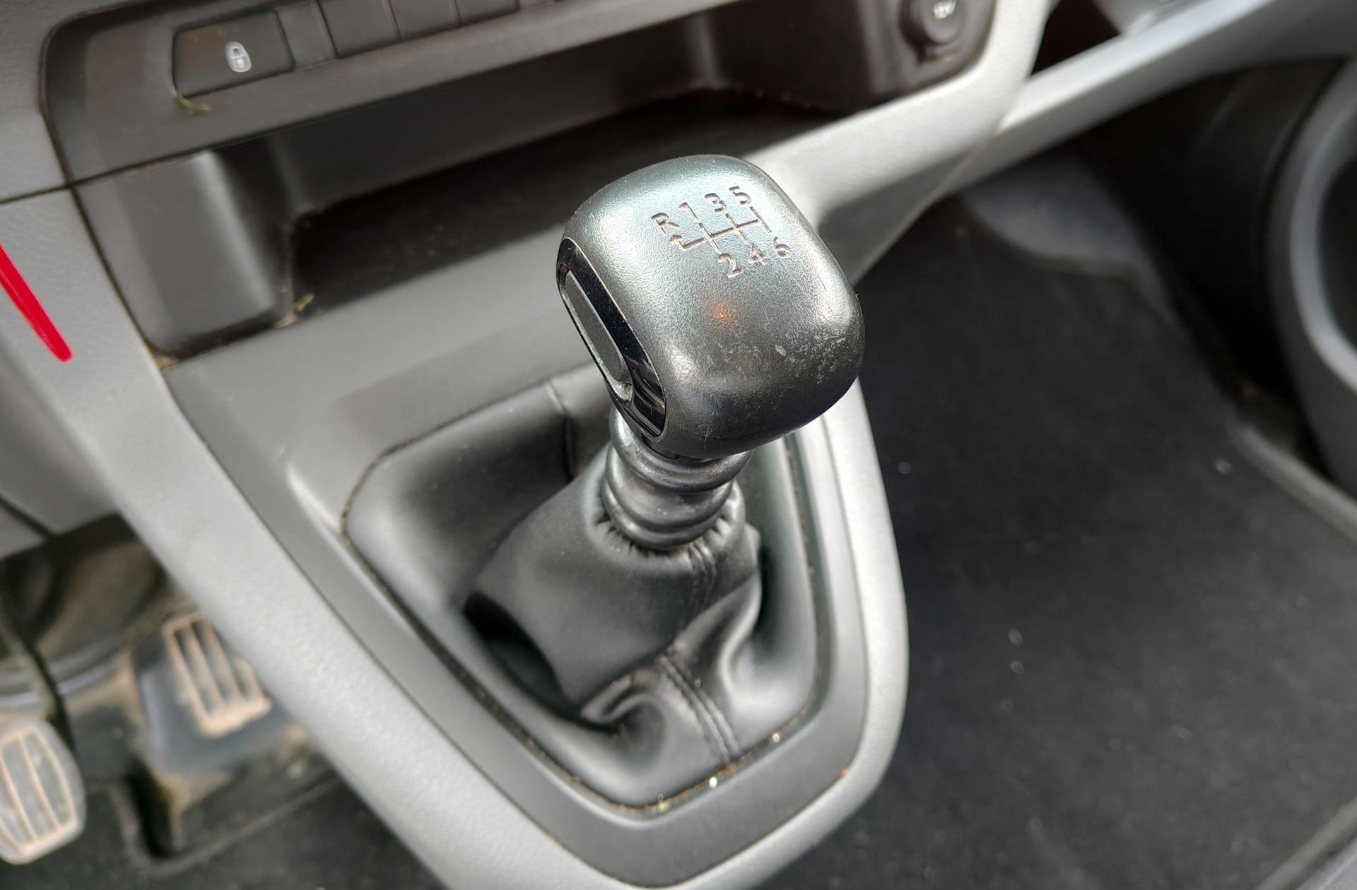 Opel Vivaro 1.5 Diesel M Standart Express 6 plazas - foto 5
