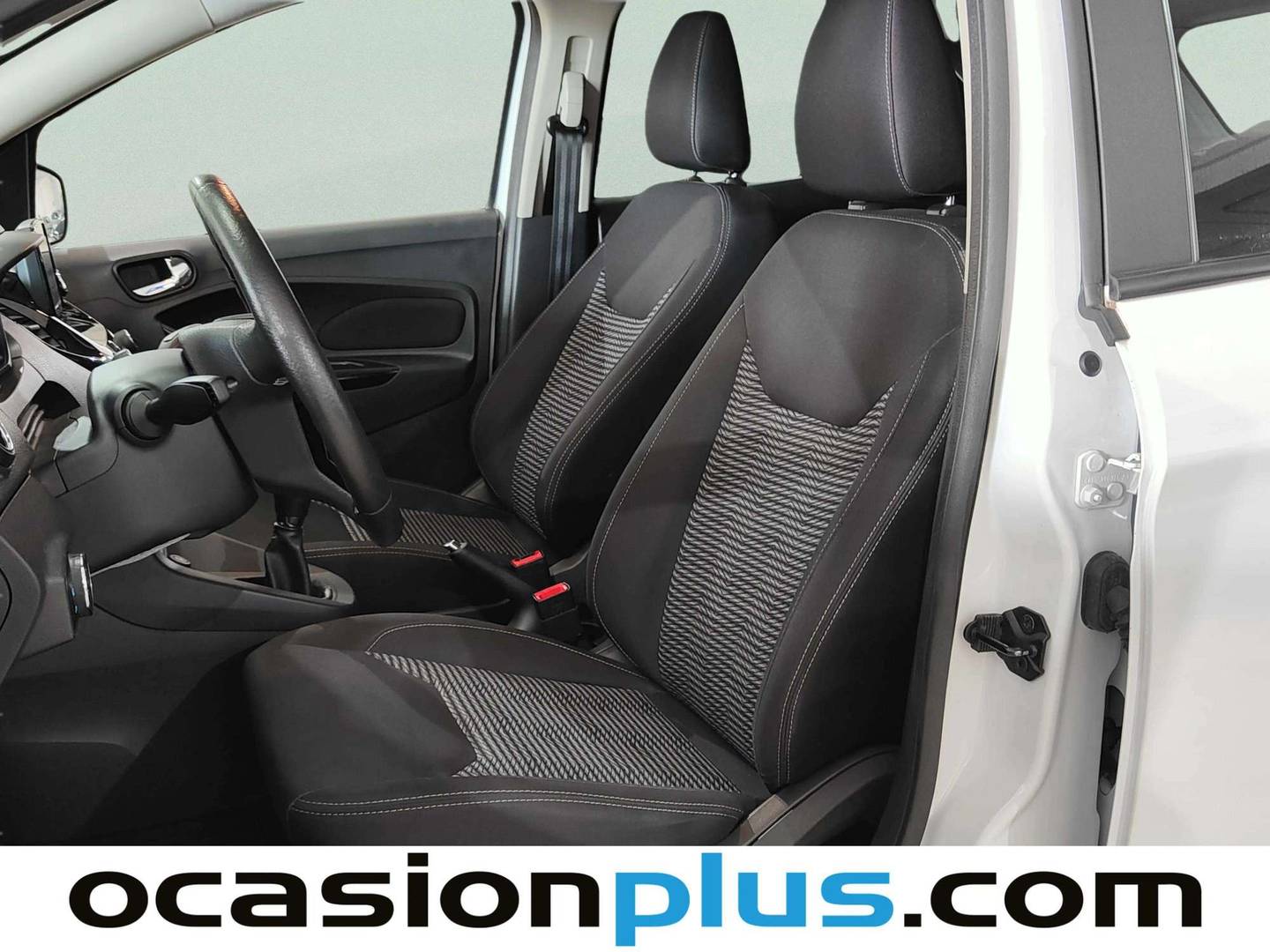 Foto asientos delanteros Ford Ka+ Ford Ka+ 1.2 Ti-VCT White Edition 85 CV)