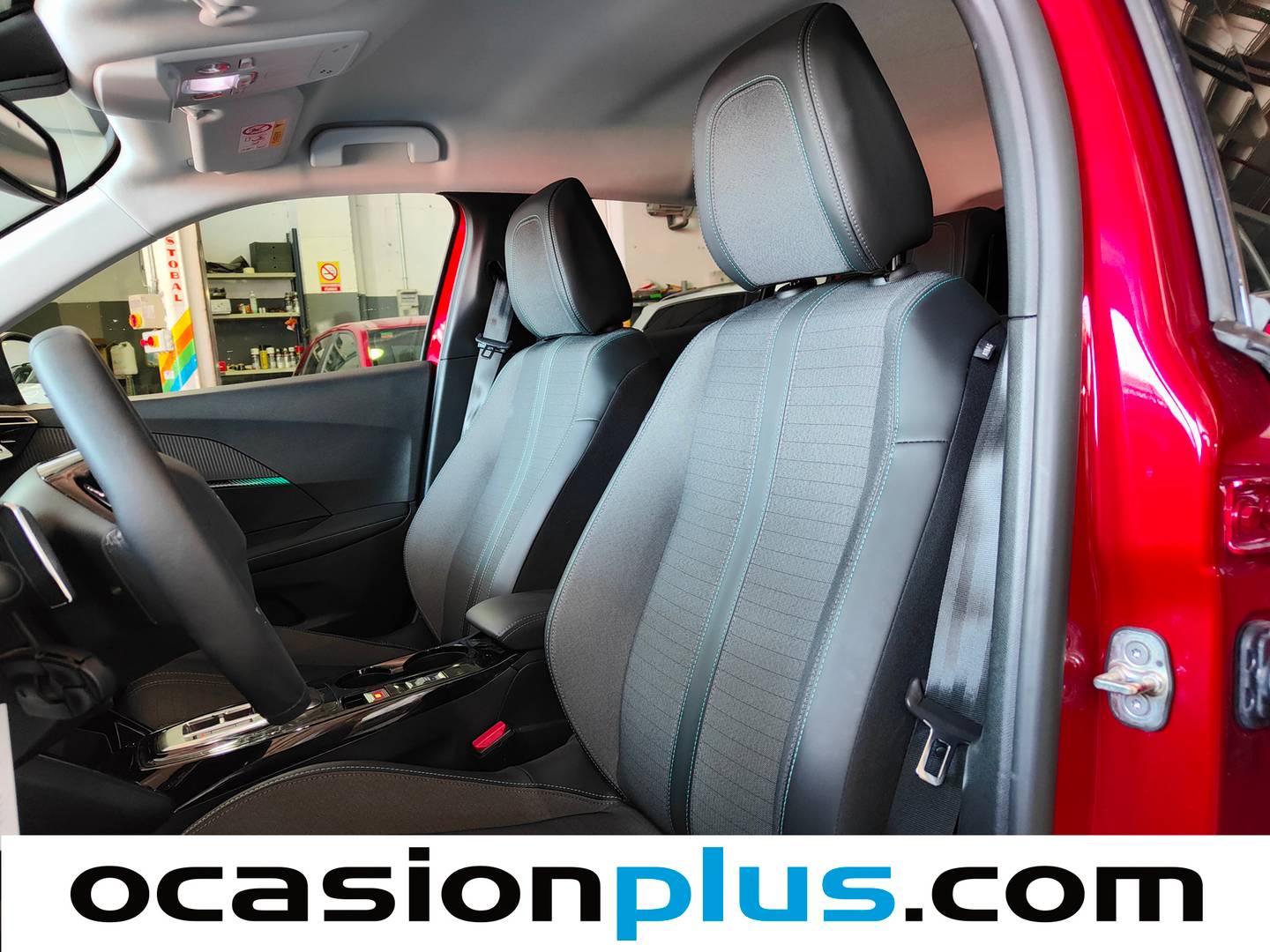 Foto asientos delanteros Peugeot 2008 Peugeot 2008 PureTech 130 S&S Allure EAT8 (130 CV)