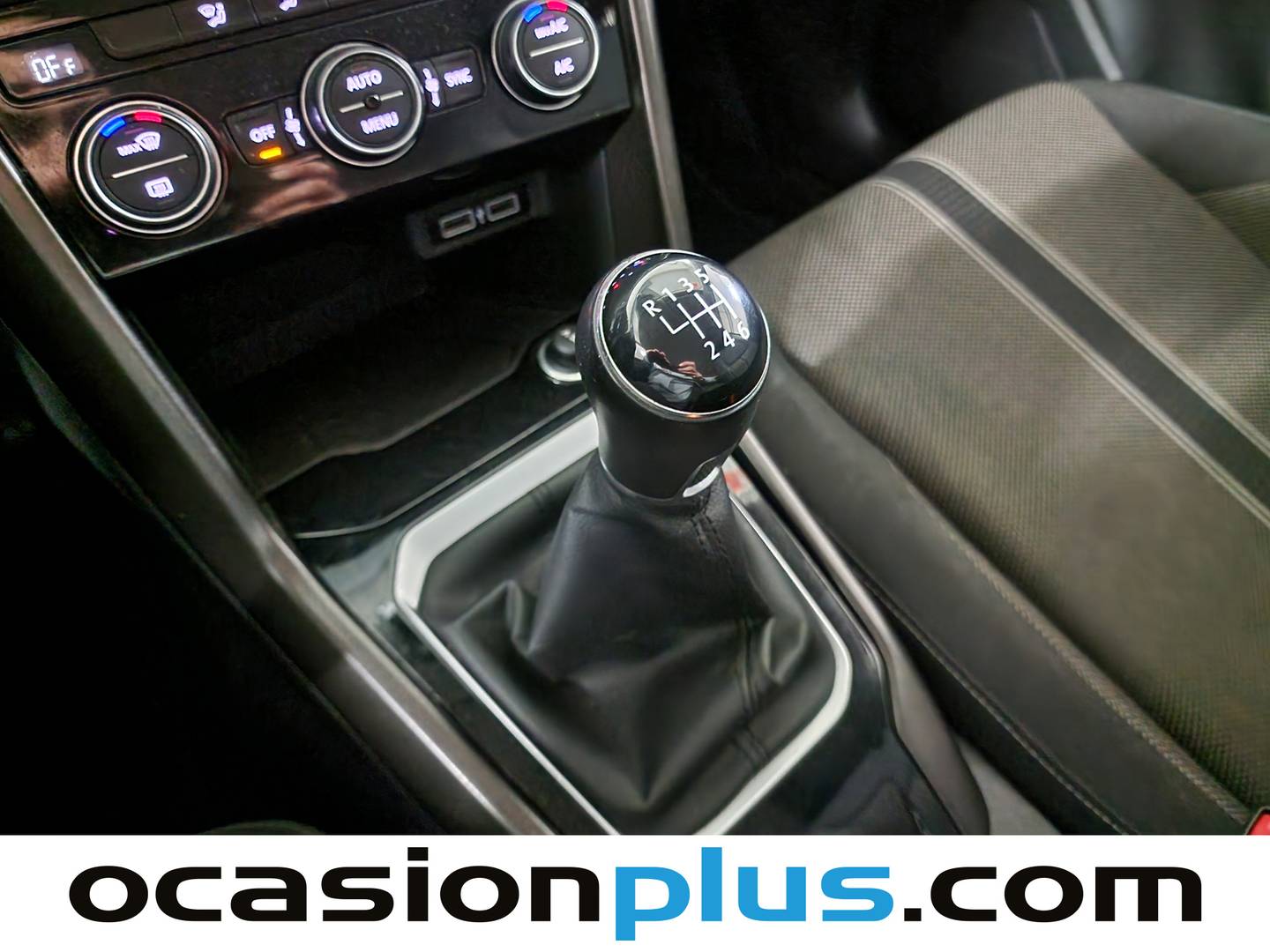 Foto Volkswagen T-Roc Volkswagen T-Roc Advance 1.0 TSI (115 CV)