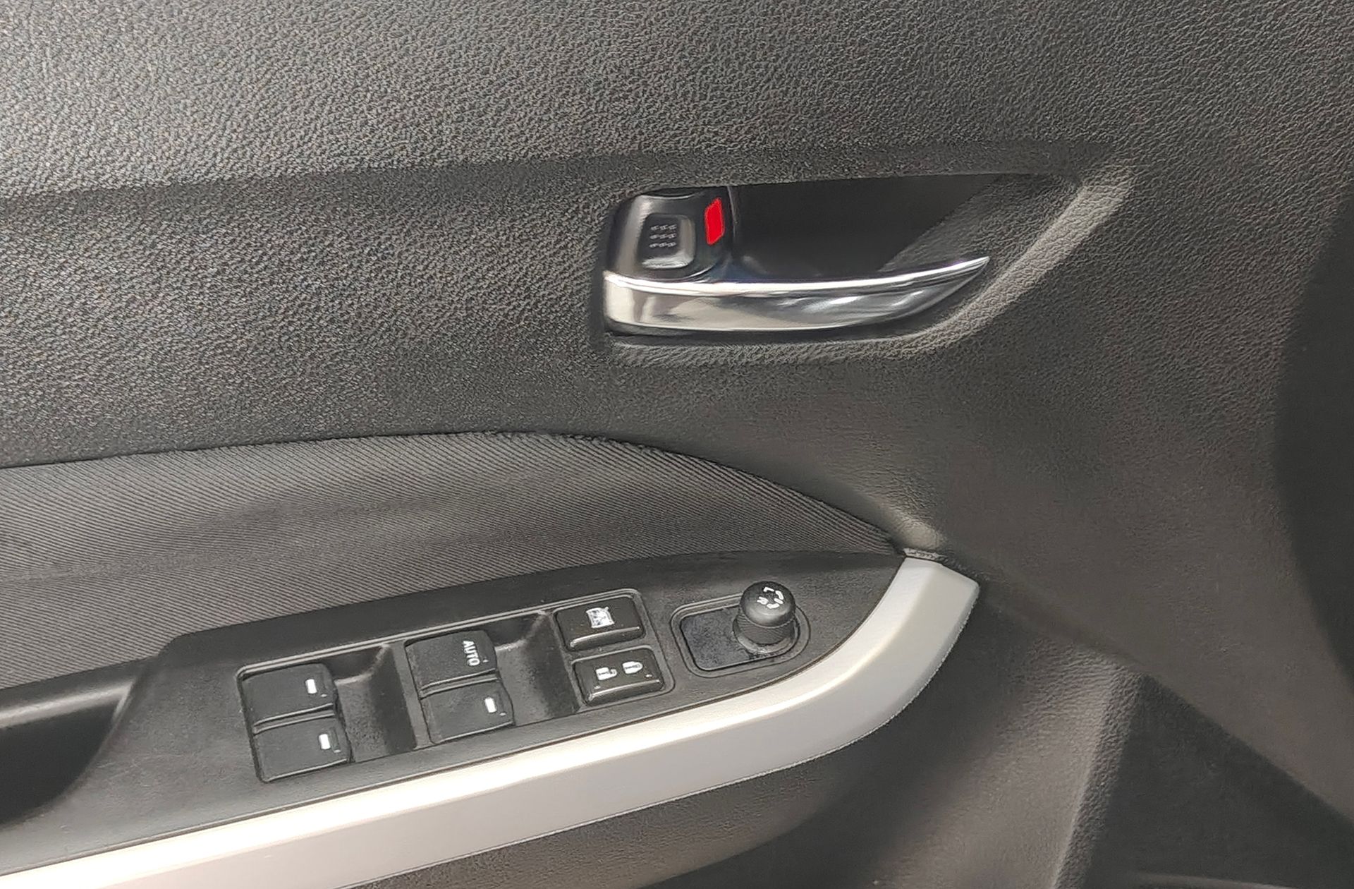 Suzuki Vitara 1.6 VVT GLE - foto 37