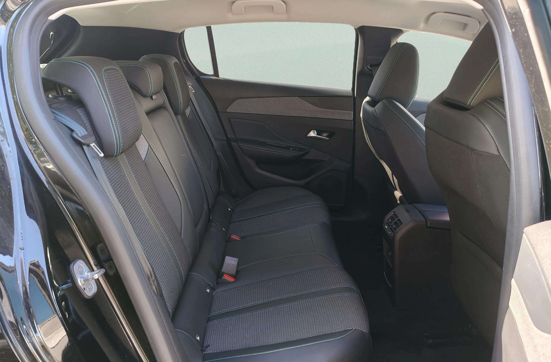 Peugeot 308 BlueHDi 130 Allure EAT8 - foto 19