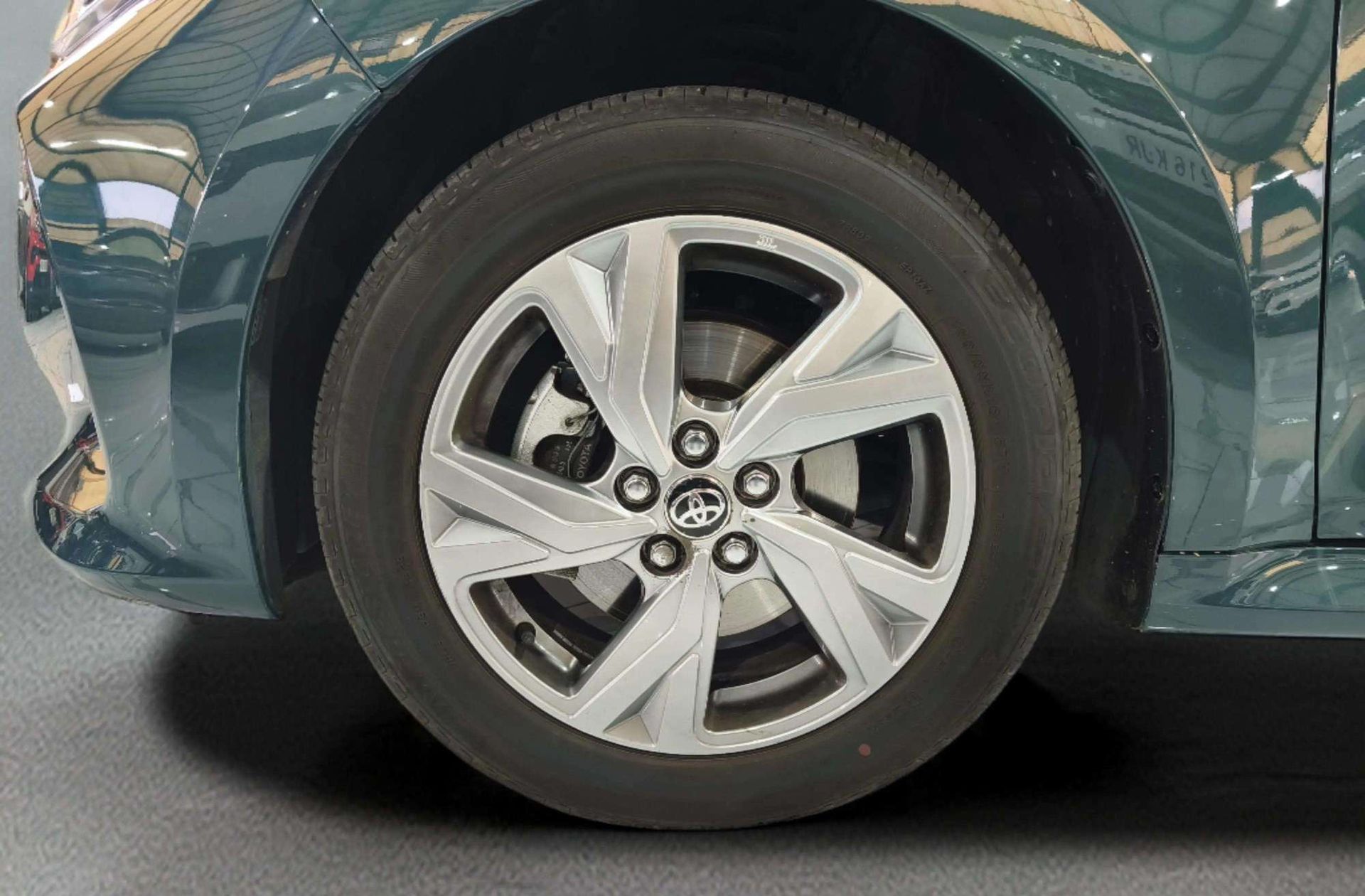 Toyota Yaris 120H Active Plus - foto 33