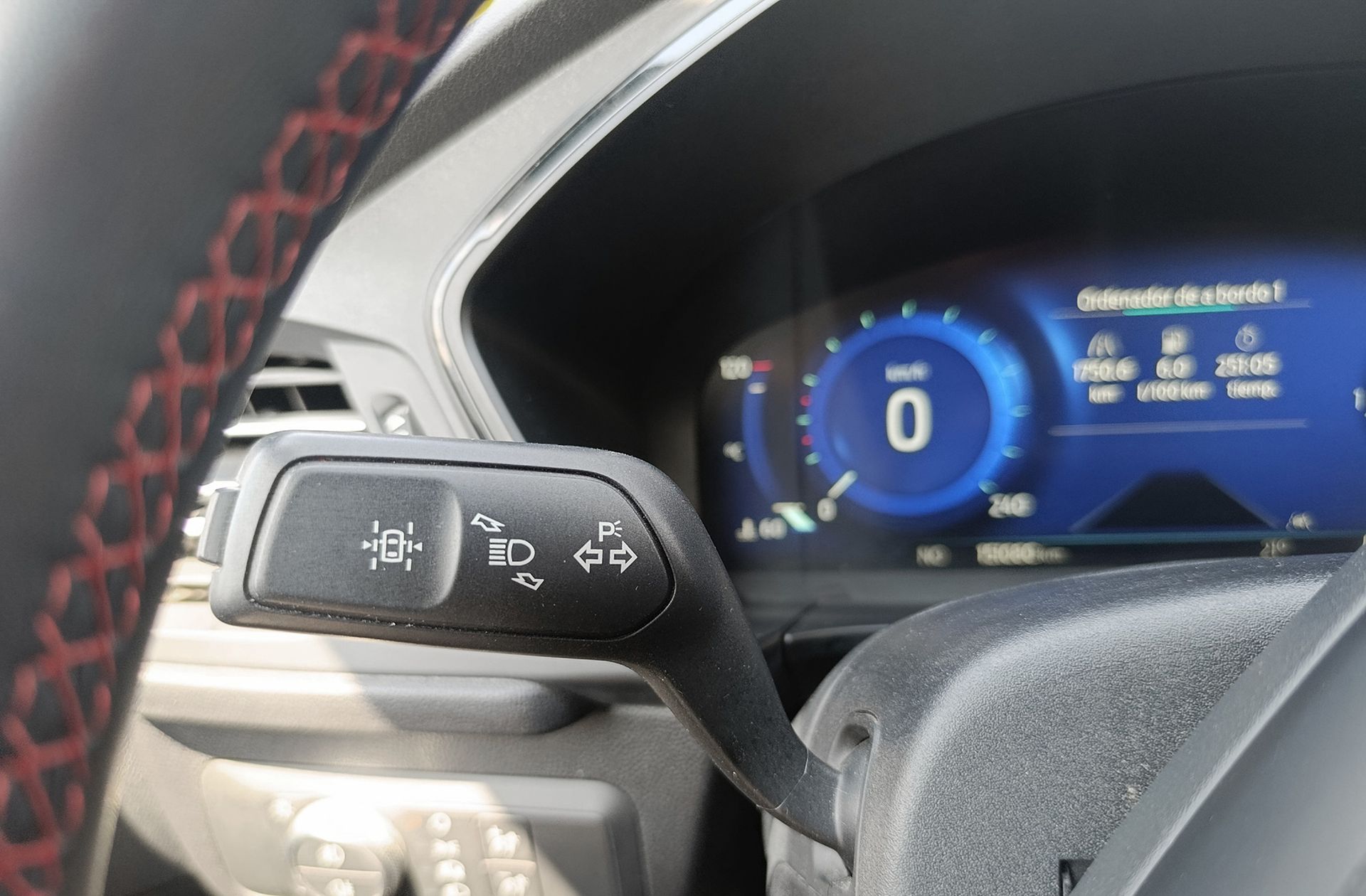 Ford Kuga 1.5 EcoBlue ST-Line - foto 30