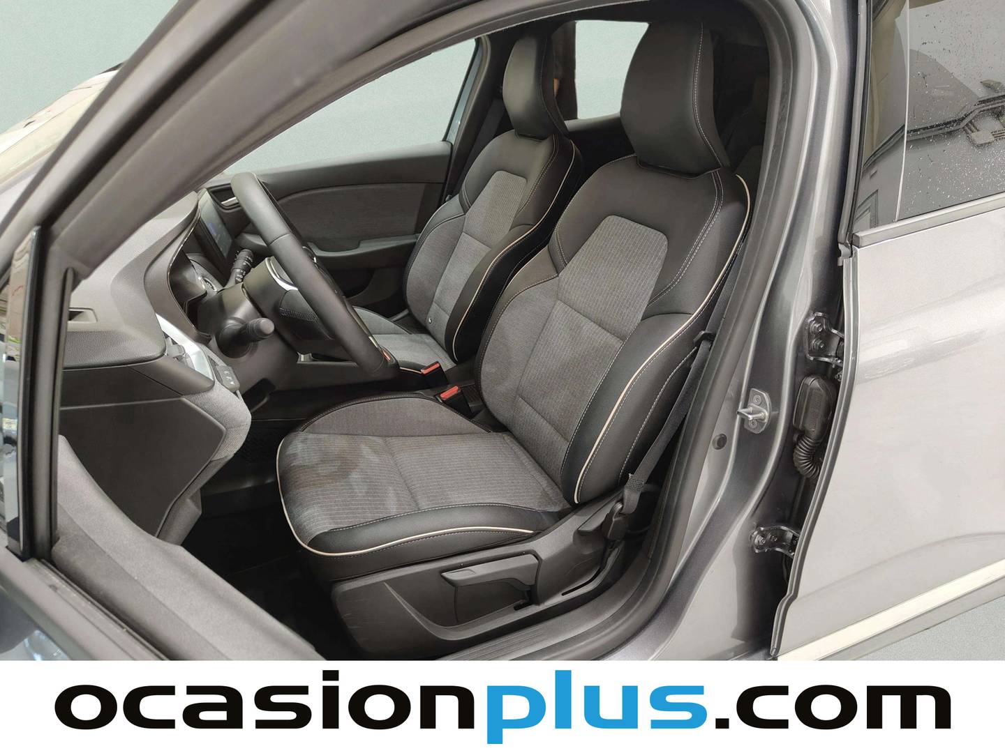 Foto asientos delanteros Renault Clio Renault Clio Techno E-Tech full Híbrido (143 CV)