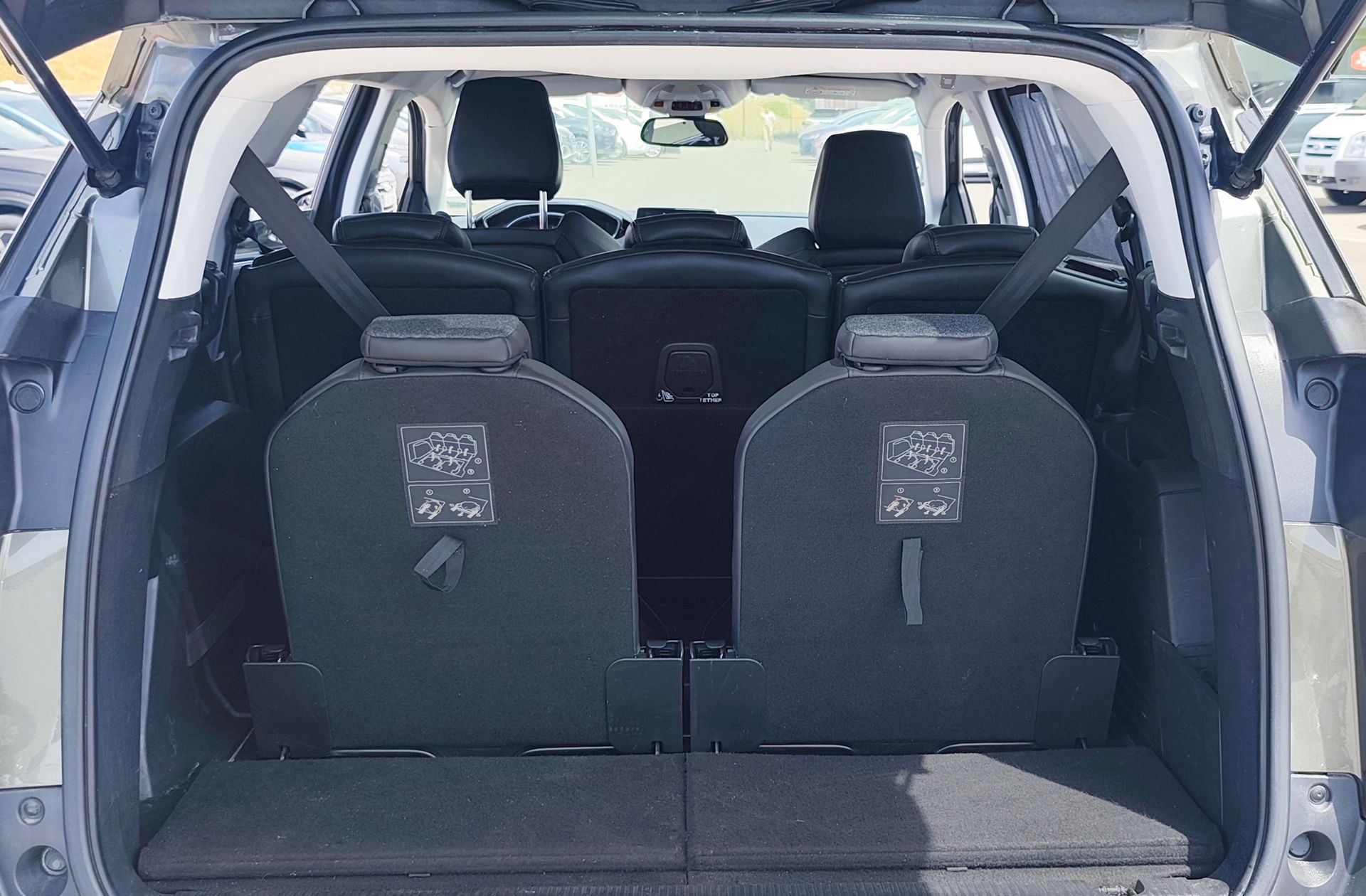 Peugeot 5008 BlueHDi 130 Allure EAT8 7 plazas - foto 16