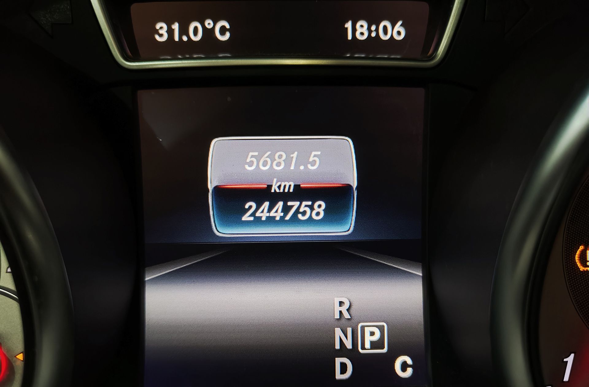 Mercedes-Benz GLA 200 d AMG Line - foto 7