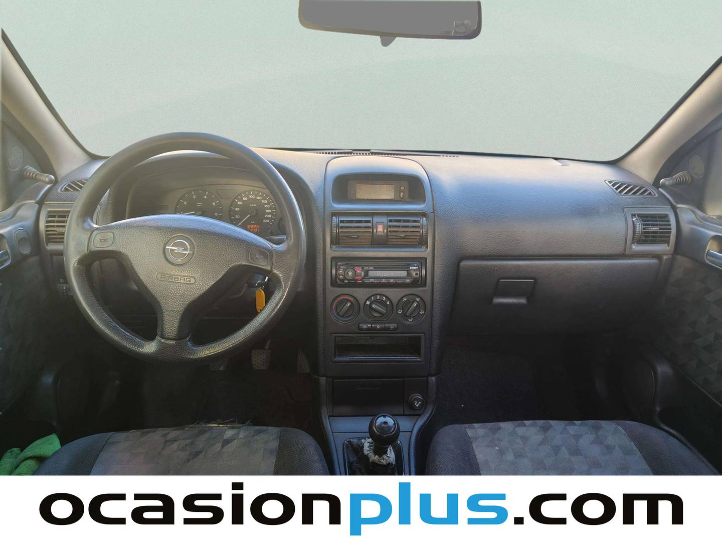 Extras y acabados del Opel Astra Opel Astra 1.6 Club Sedan (84 CV)