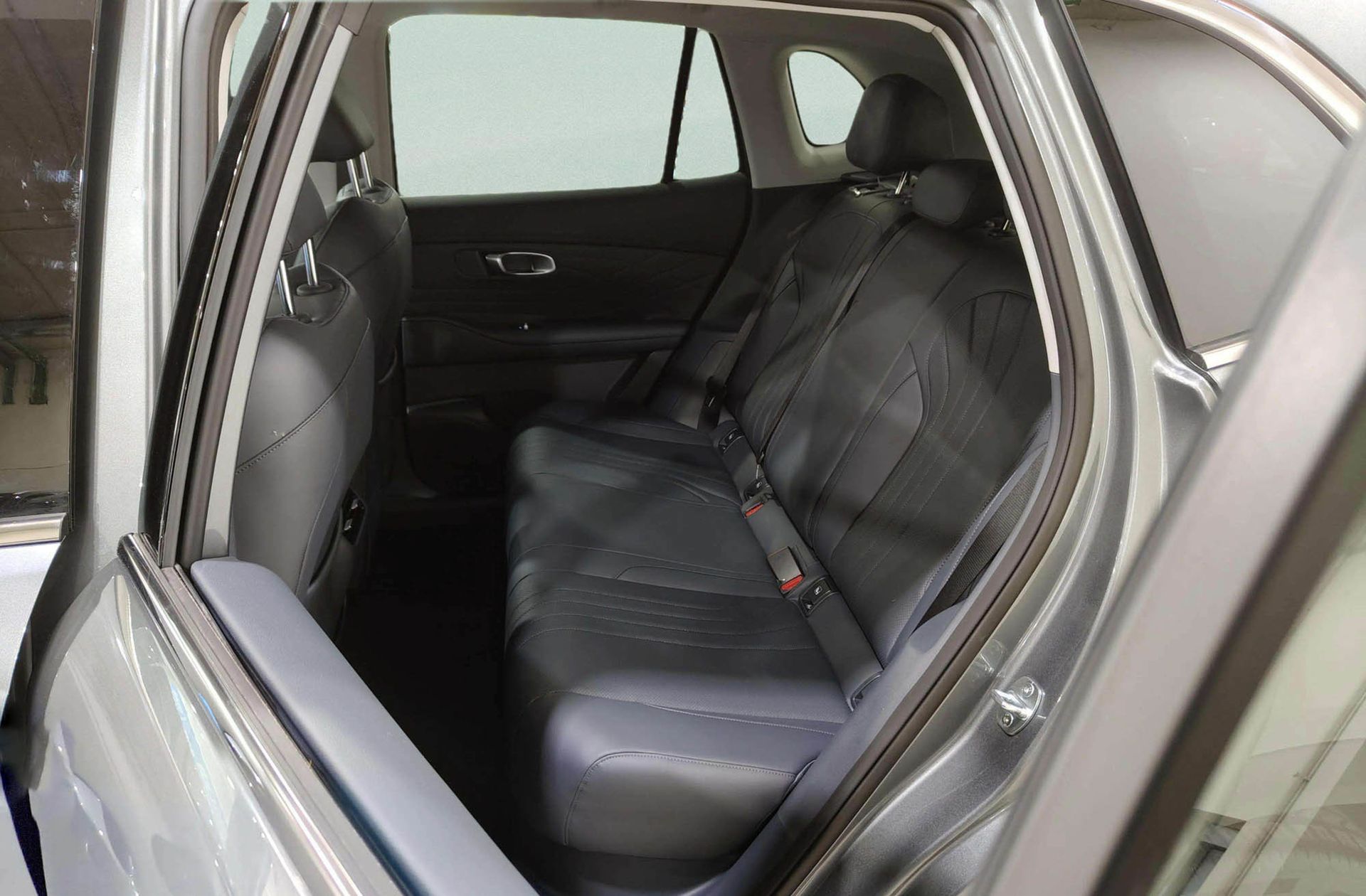 Geely Starray EM-i 1.5 PHEV Pro - foto 13