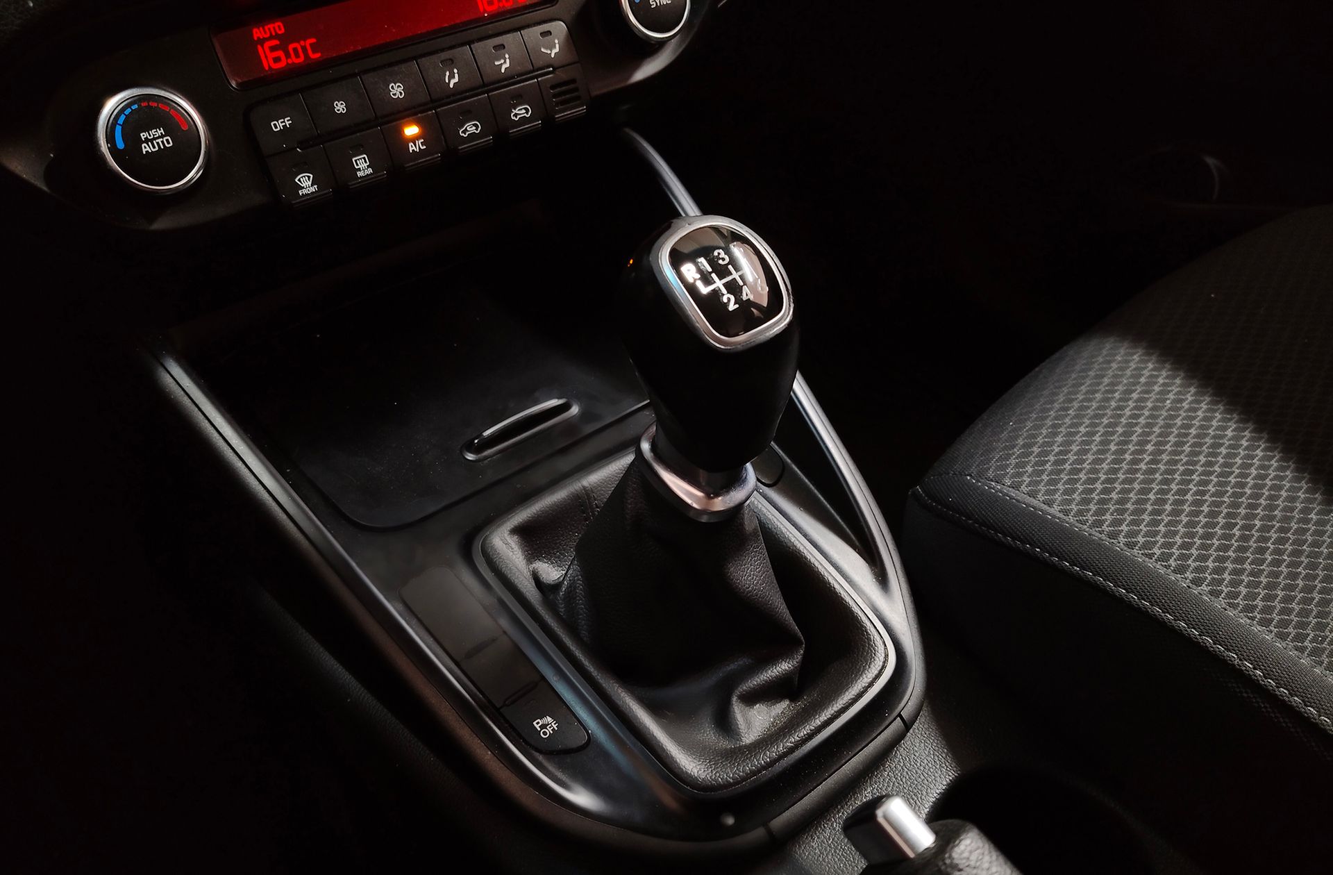 Kia Carens 1.6 GDi Concept - foto 5