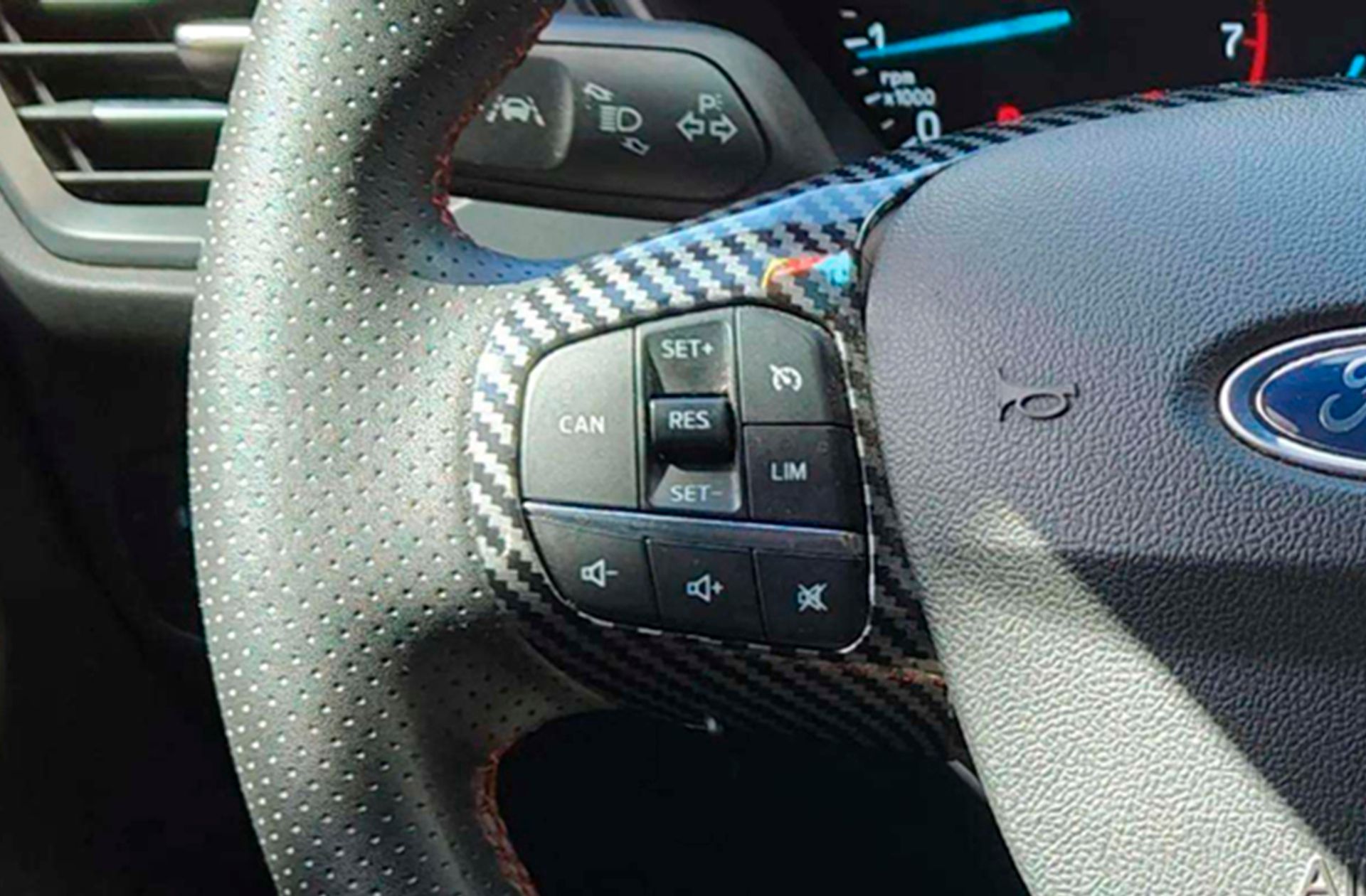 Ford Focus 1.0 EcoBoost MHEV ST-Line - foto 26