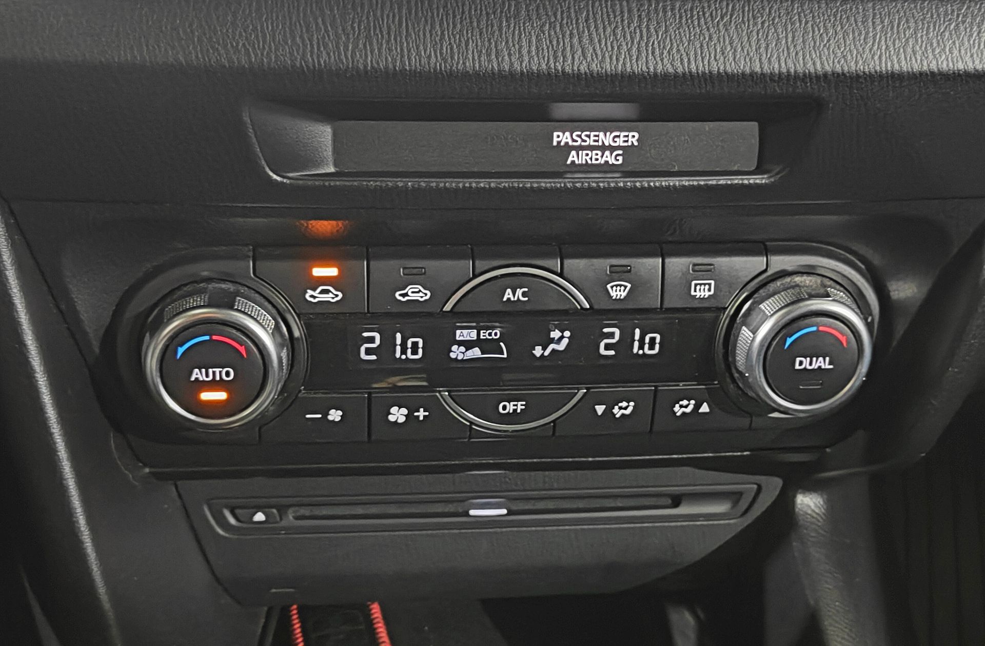 Mazda Mazda3 2.0 GE Black Tech Edition - foto 32