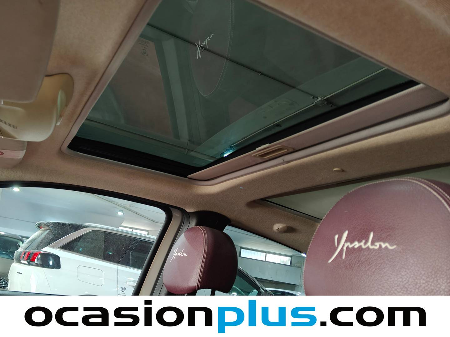 Extras y acabados del Lancia Ypsilon Lancia Ypsilon 1.4 16v Platino (95 CV)