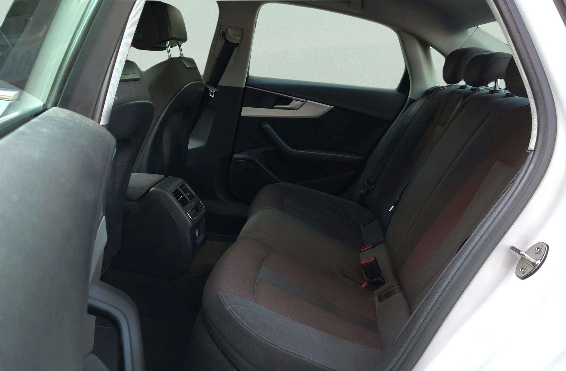 Audi A4 S line edition 2.0 TDI - foto 15