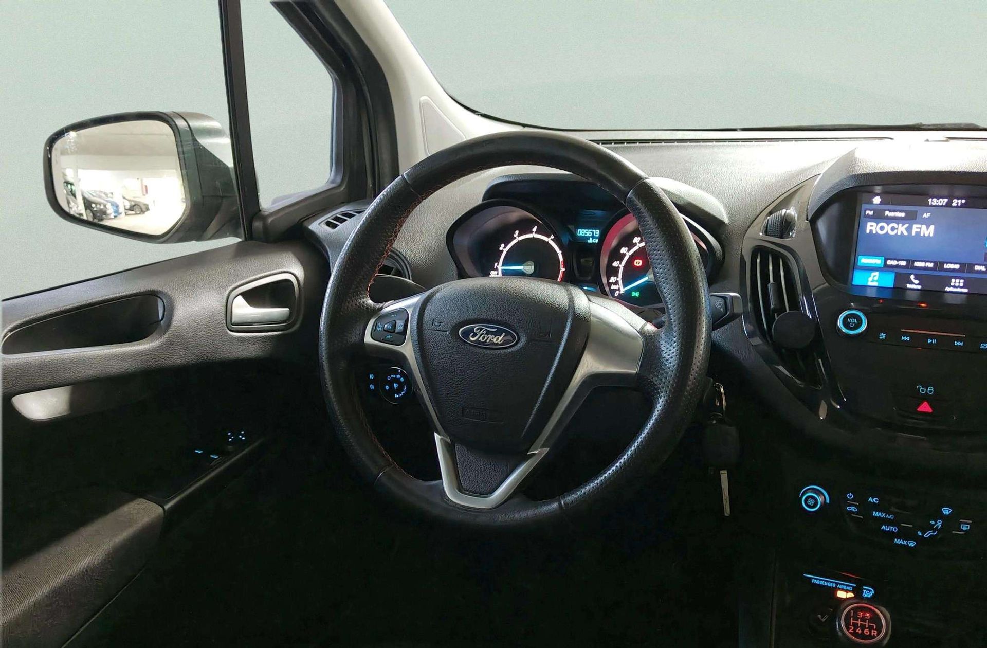 Ford Tourneo Courier 1.0 EcoBoost Sport - foto 21