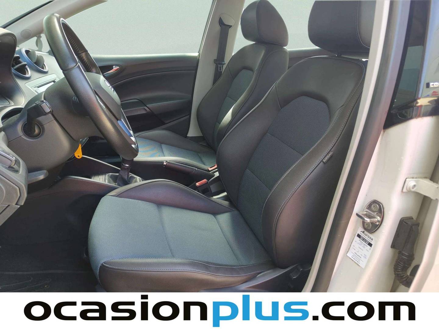 Foto asientos delanteros Seat Ibiza Seat Ibiza 1.4 TDI Style Connect  (90 CV)