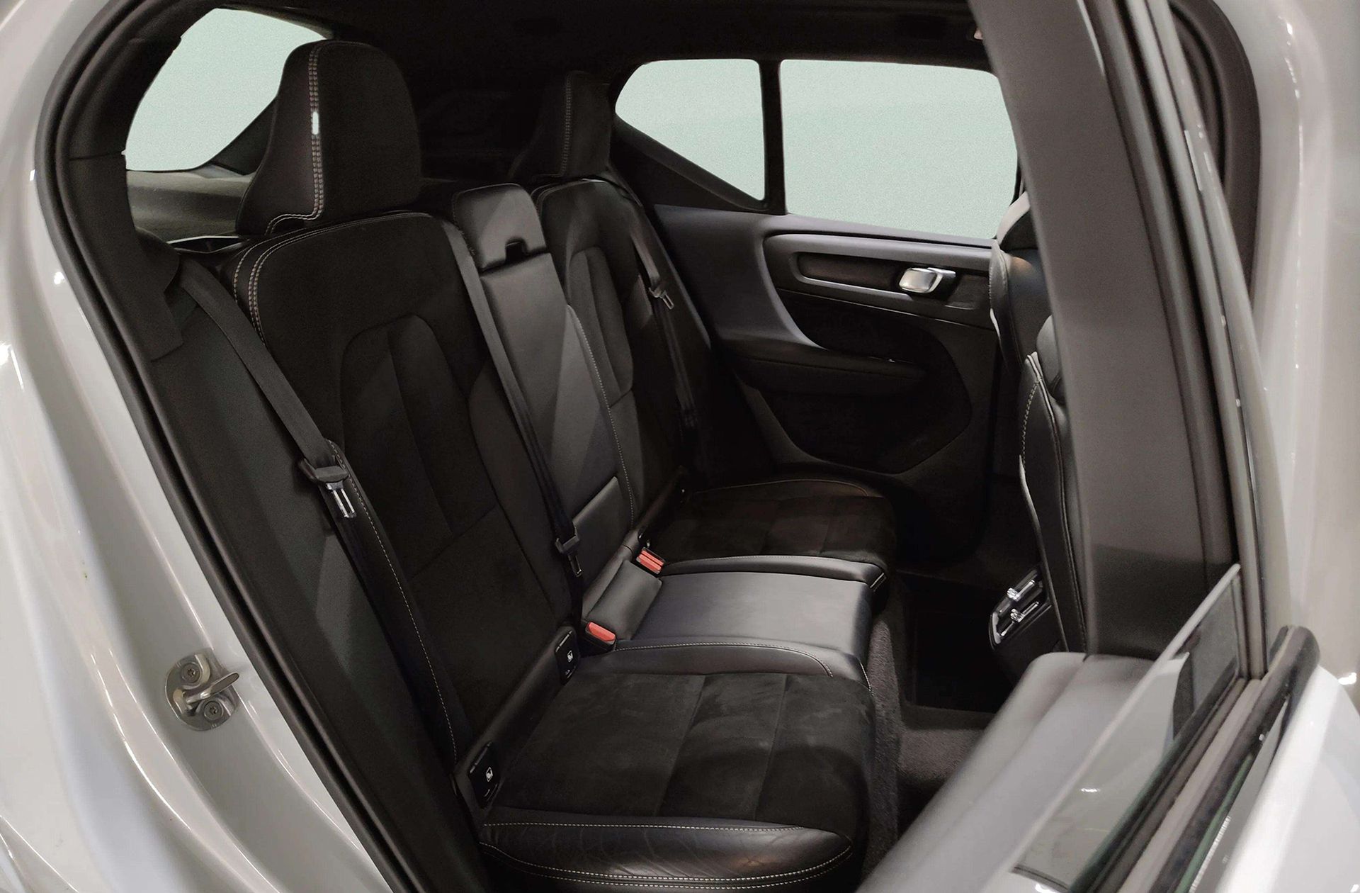 Volvo XC40 T2 R-Design - foto 20