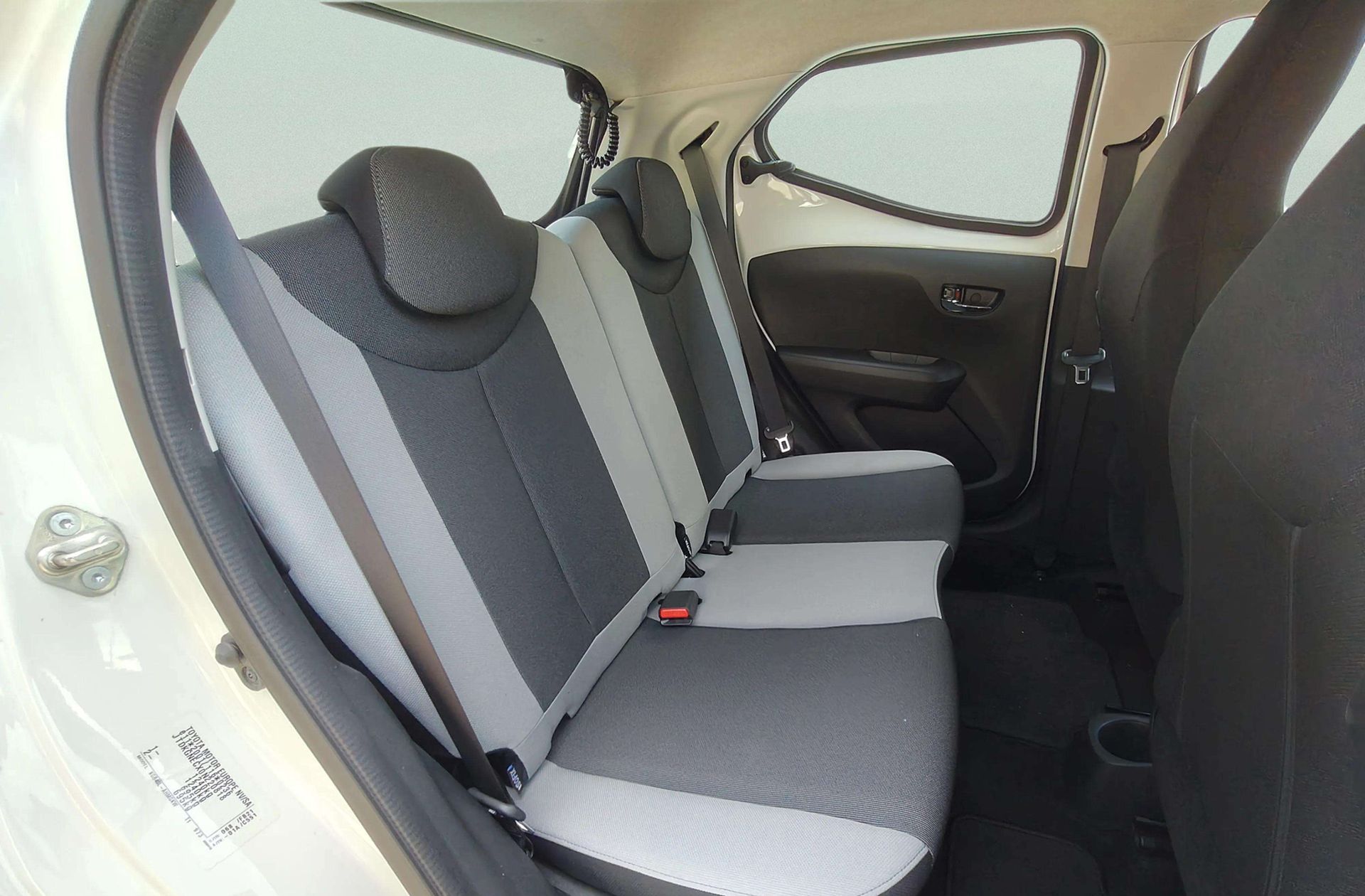 Toyota Aygo 1.0 70 x-play - foto 14