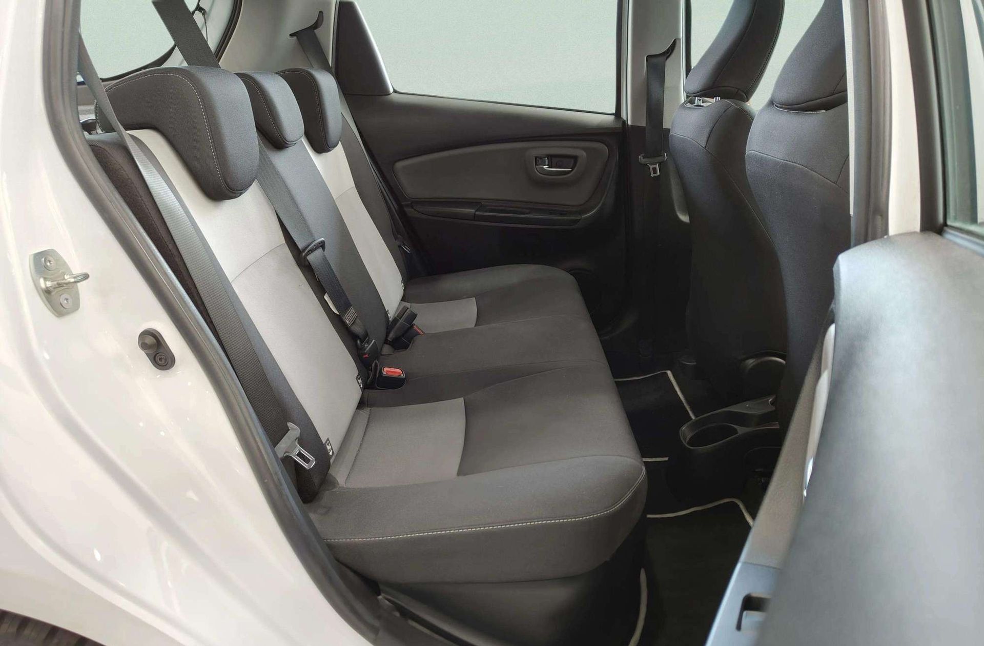 Toyota Yaris 1.5 Hybrid Active - foto 17