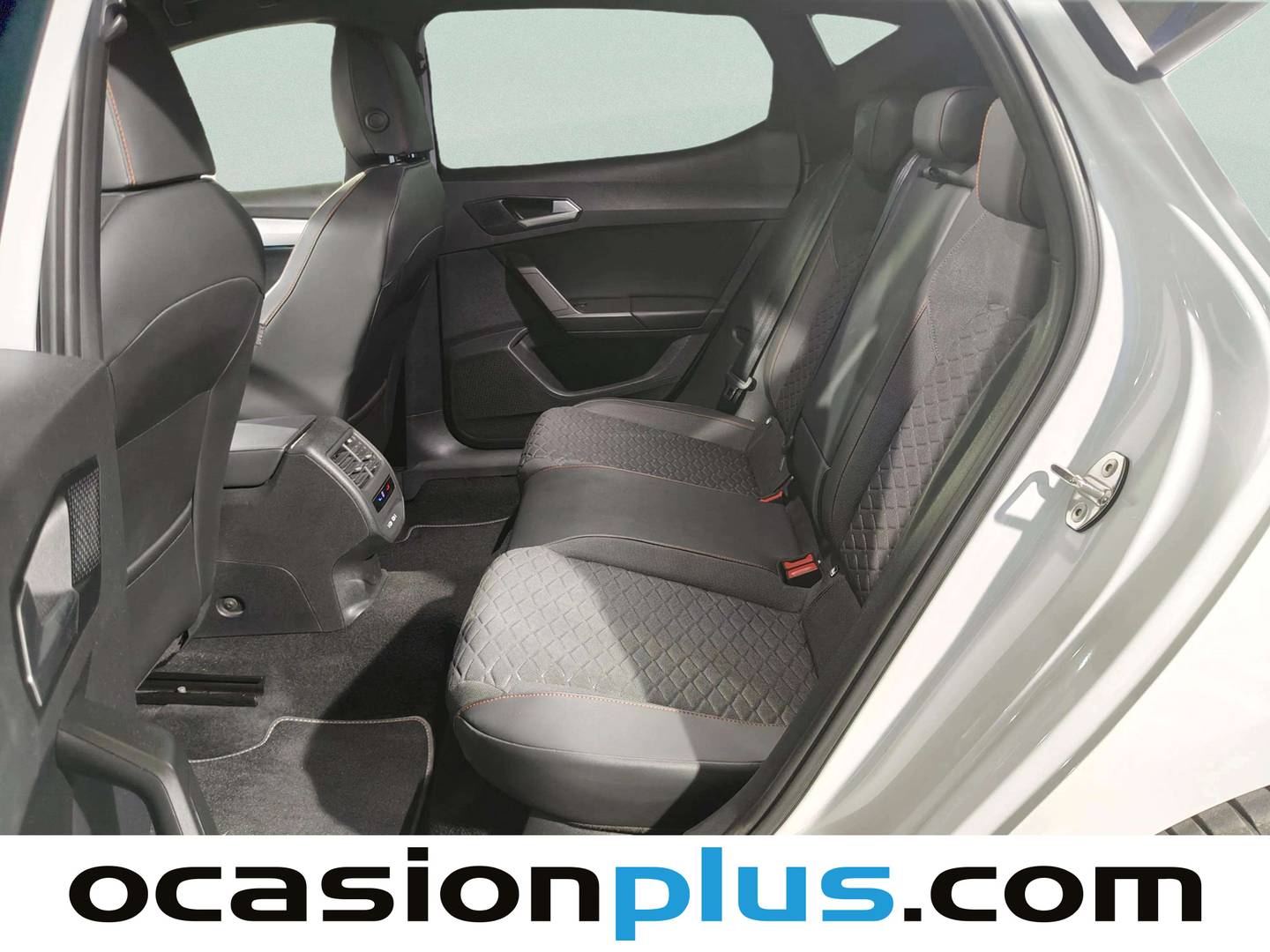 Foto asientos traseros Seat León Seat León 1.5 eTSI S&S FR Special Edition Vision DSG (150 CV)