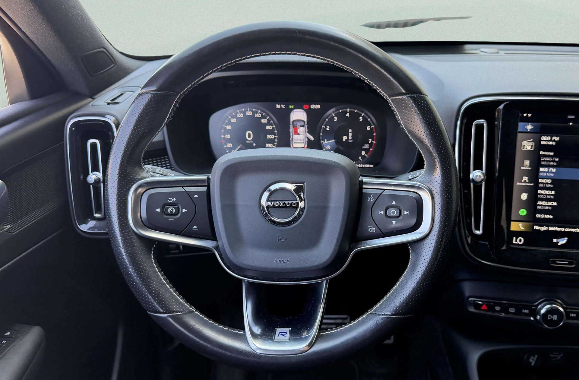 Volvo XC40 T3 R-Design - foto 24