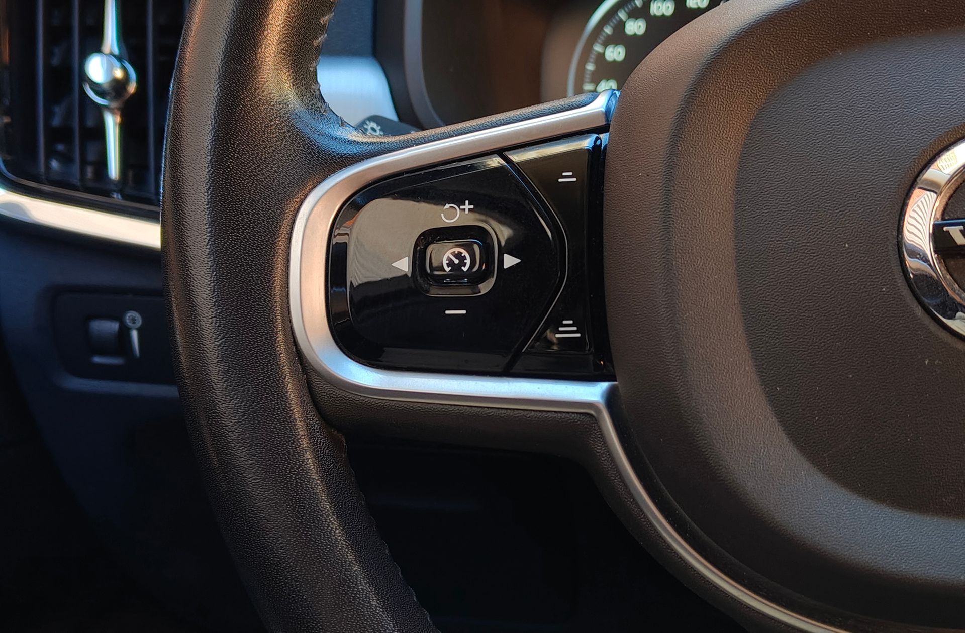 Volvo V90 D4 Momentum - foto 32