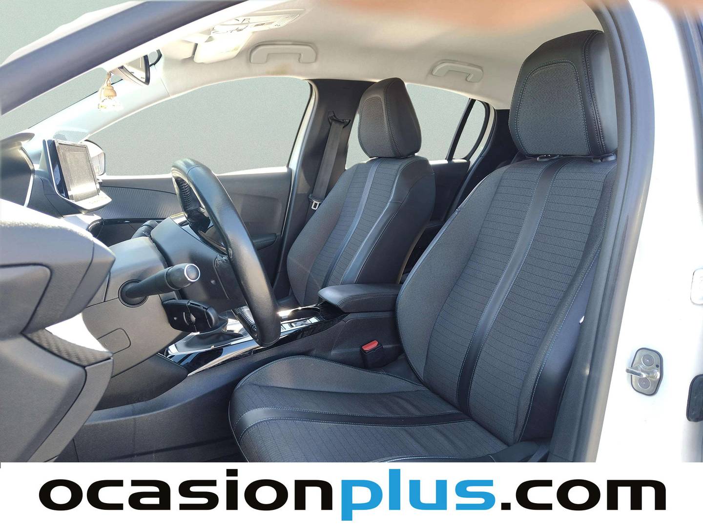 Foto asientos delanteros Peugeot 208 Peugeot 208 PureTech 100 Allure (100 CV)
