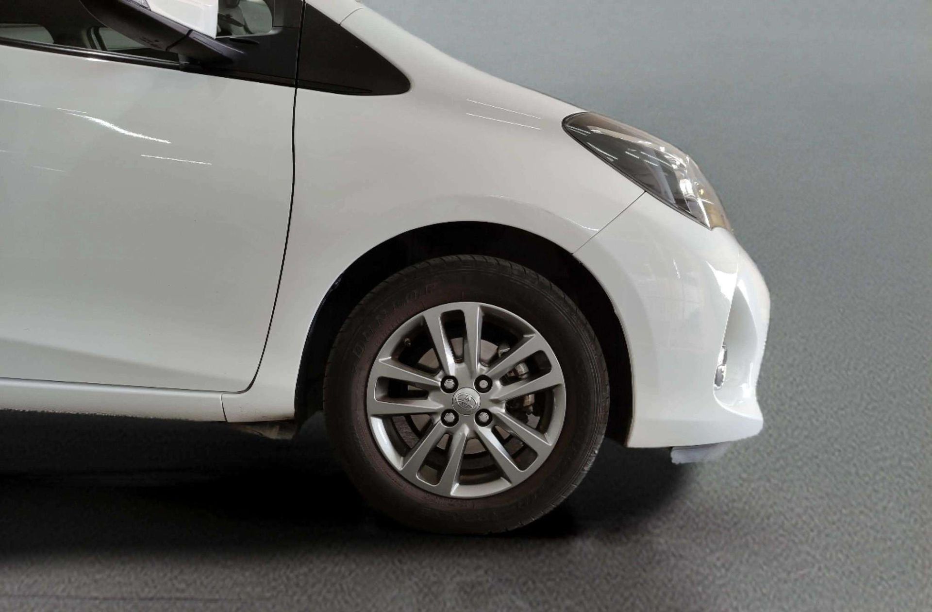Toyota Yaris 100 Active - foto 33