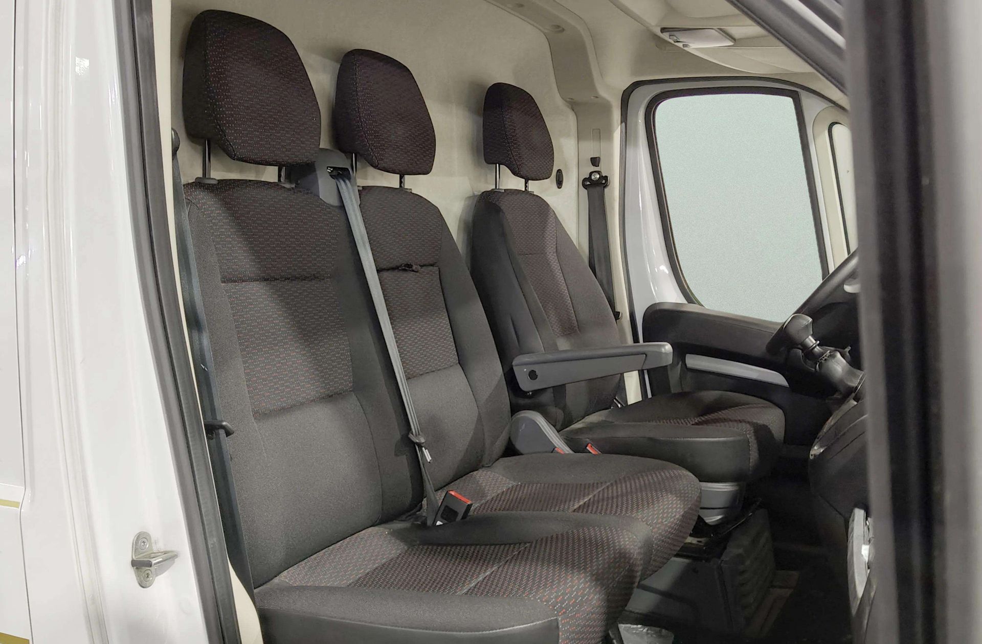 Peugeot Boxer Furgon BlueHDi 140 335 L3H2 - foto 14