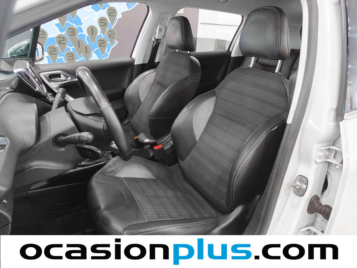 Foto asientos delanteros Peugeot 2008 Peugeot 2008 e-HDI 115 Allure (115 CV)