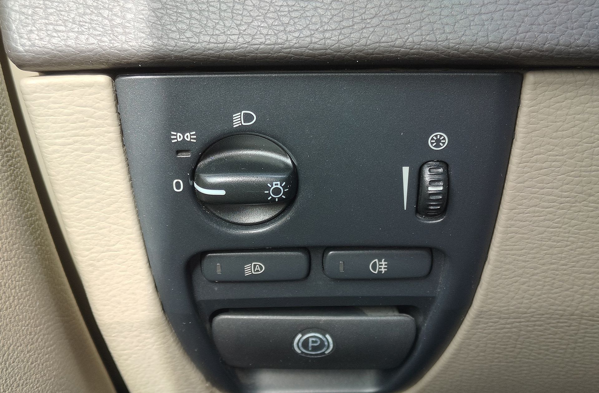Volvo XC90 D5 Momentum AWD - foto 11