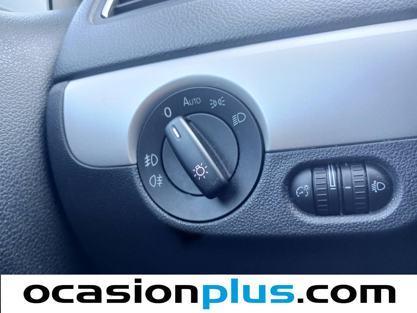 Extras y acabados del Volkswagen Jetta Volkswagen Jetta 1.6 TDI Advance BMT (105 CV)