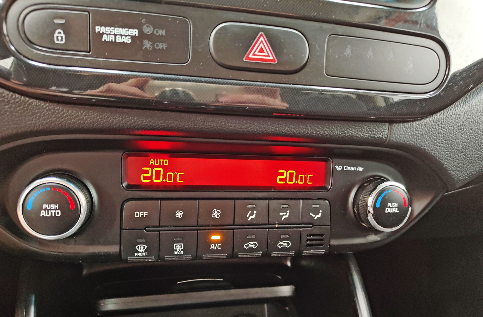 Kia Carens 1.6 GDi Uefa Euro 2016 Eco-Dynamics - foto 29
