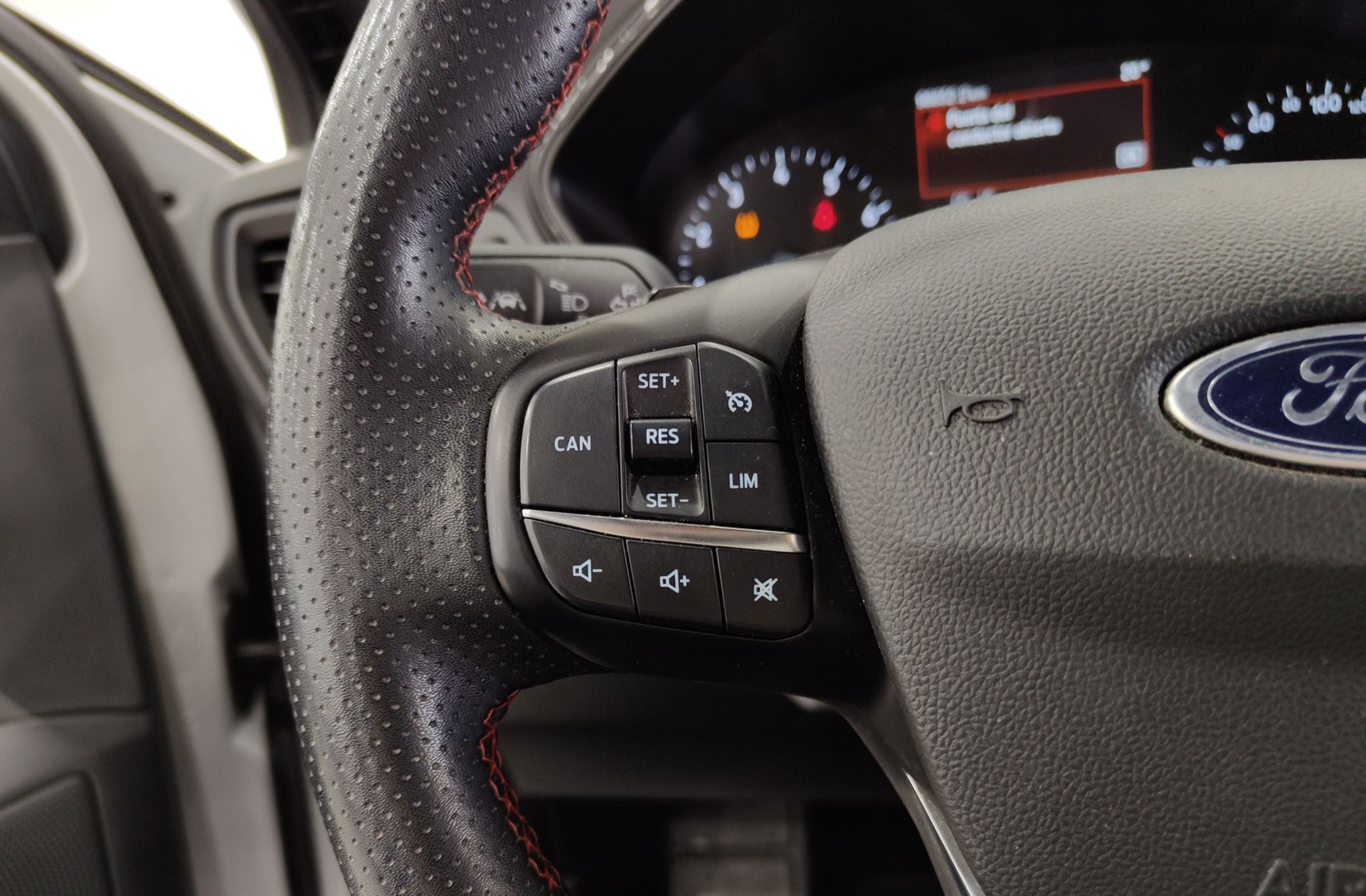 Ford Focus 1.0 EcoBoost MHEV ST-Line - foto 25