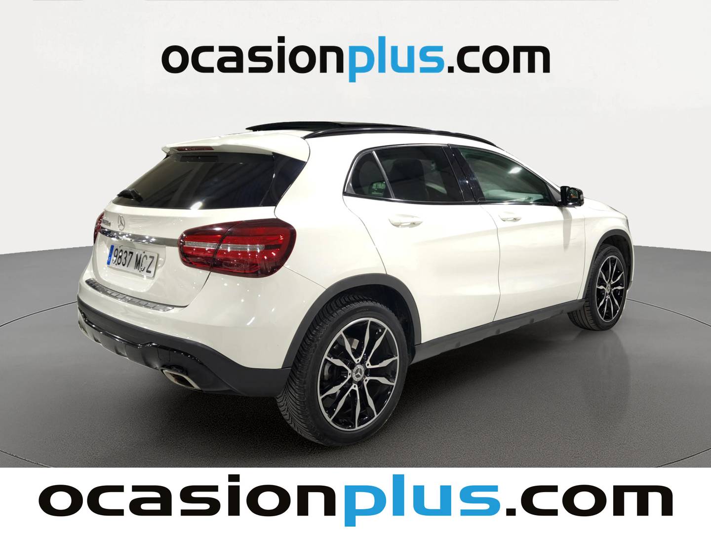 Foto trasera Mercedes GLA Mercedes-Benz GLA 200 d (136 CV) izquierda