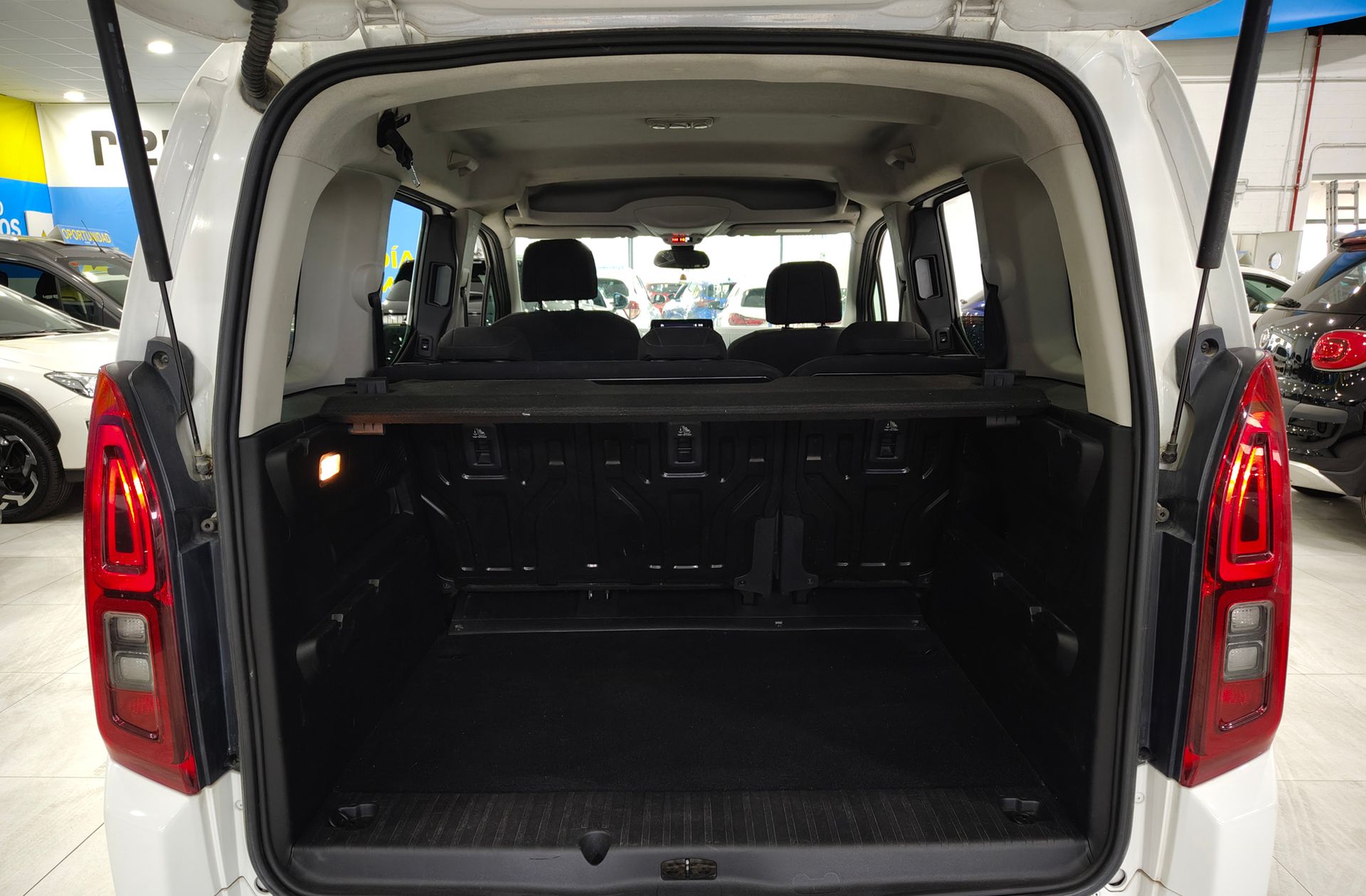 Opel Combo 1.2 Turbo Selective L - foto 14
