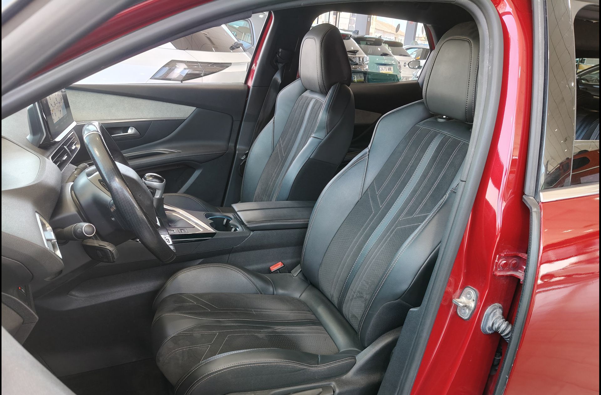 Peugeot 3008 PureTech 130 GT - foto 12