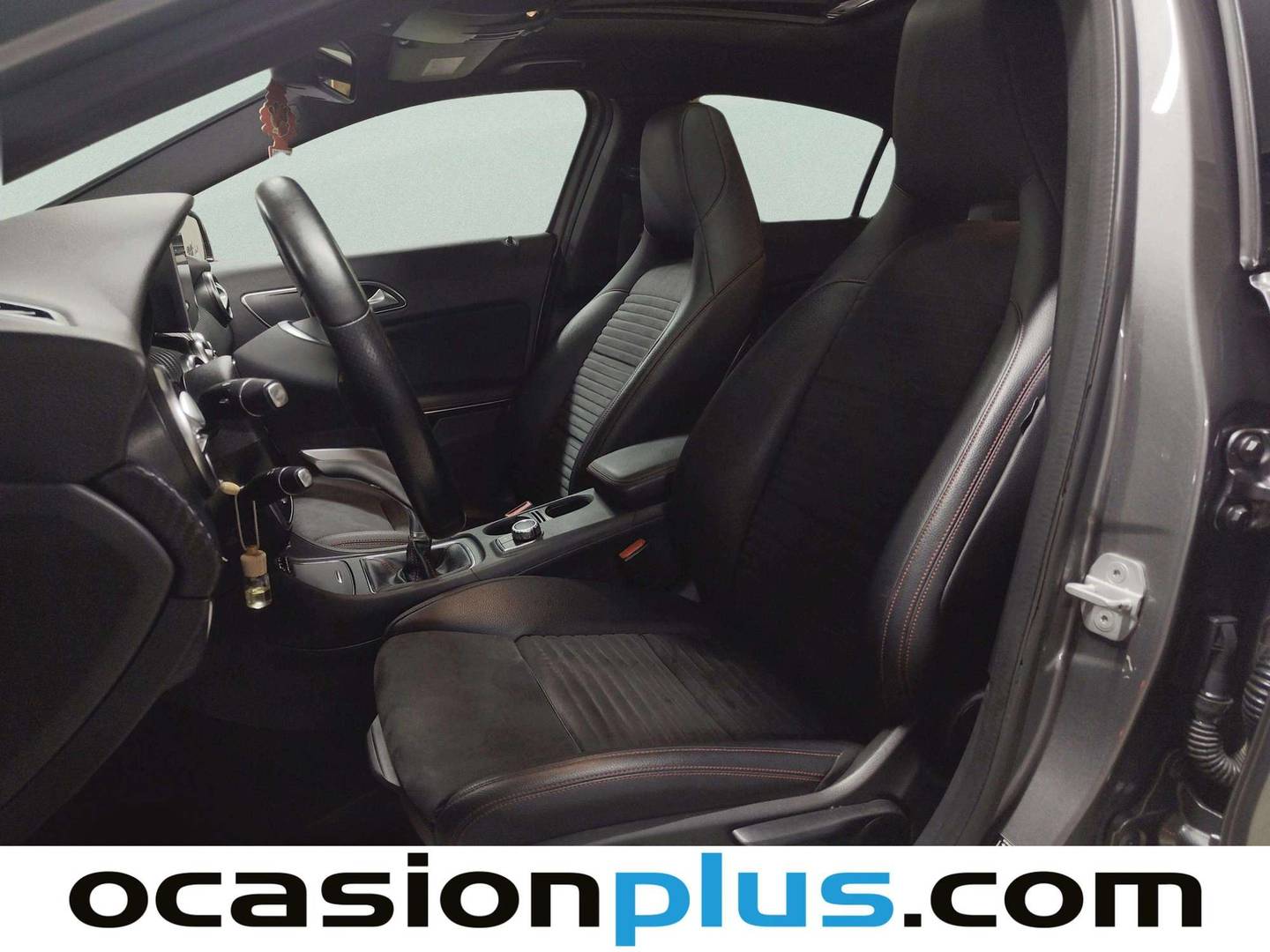 Foto asientos delanteros Mercedes Clase A Mercedes Clase A 200 AMG Line (156 CV)