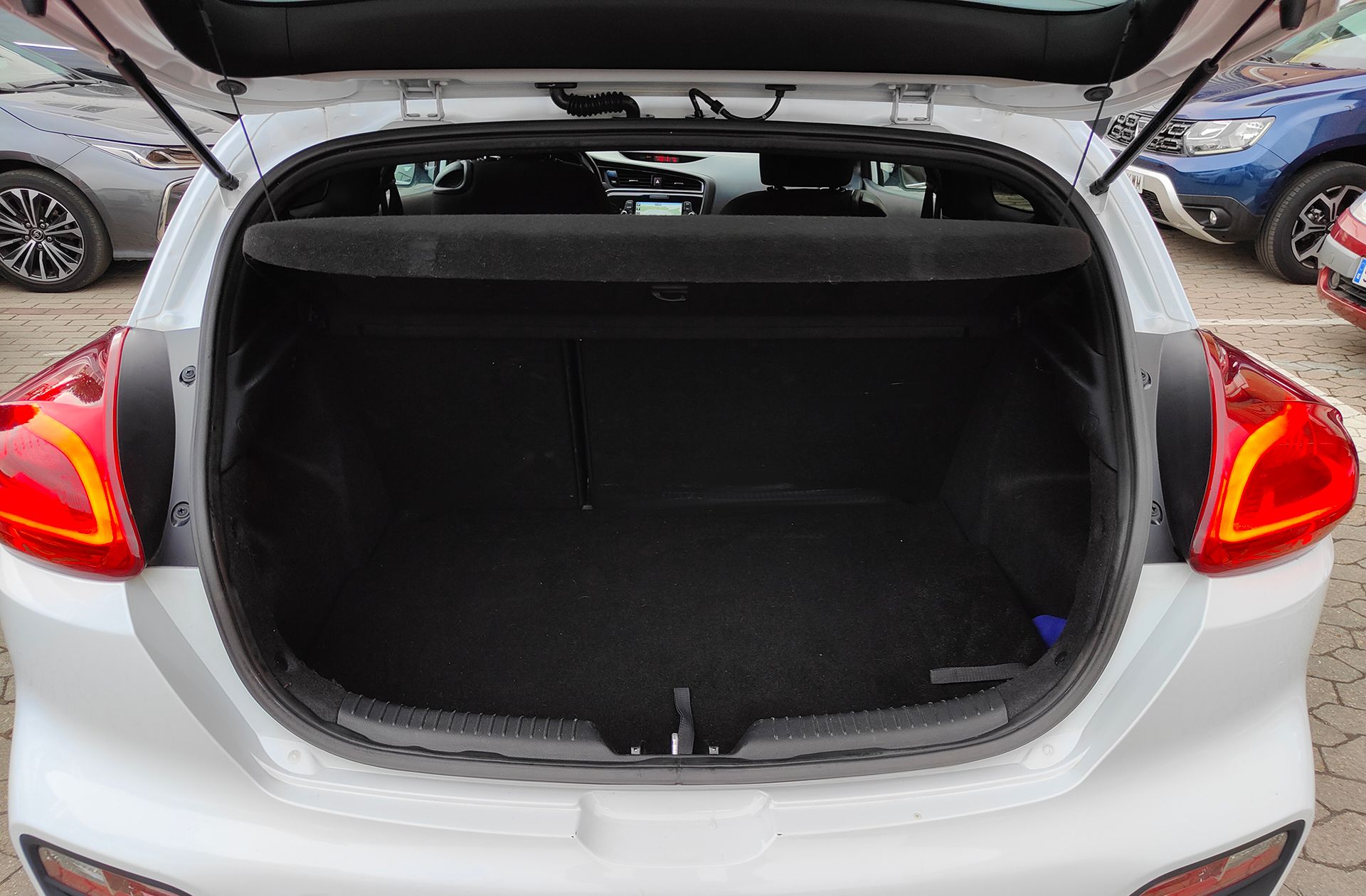 Kia ProCeed 1.6 CRDi VGT Eco-Dynamics x-Tech16 - foto 14
