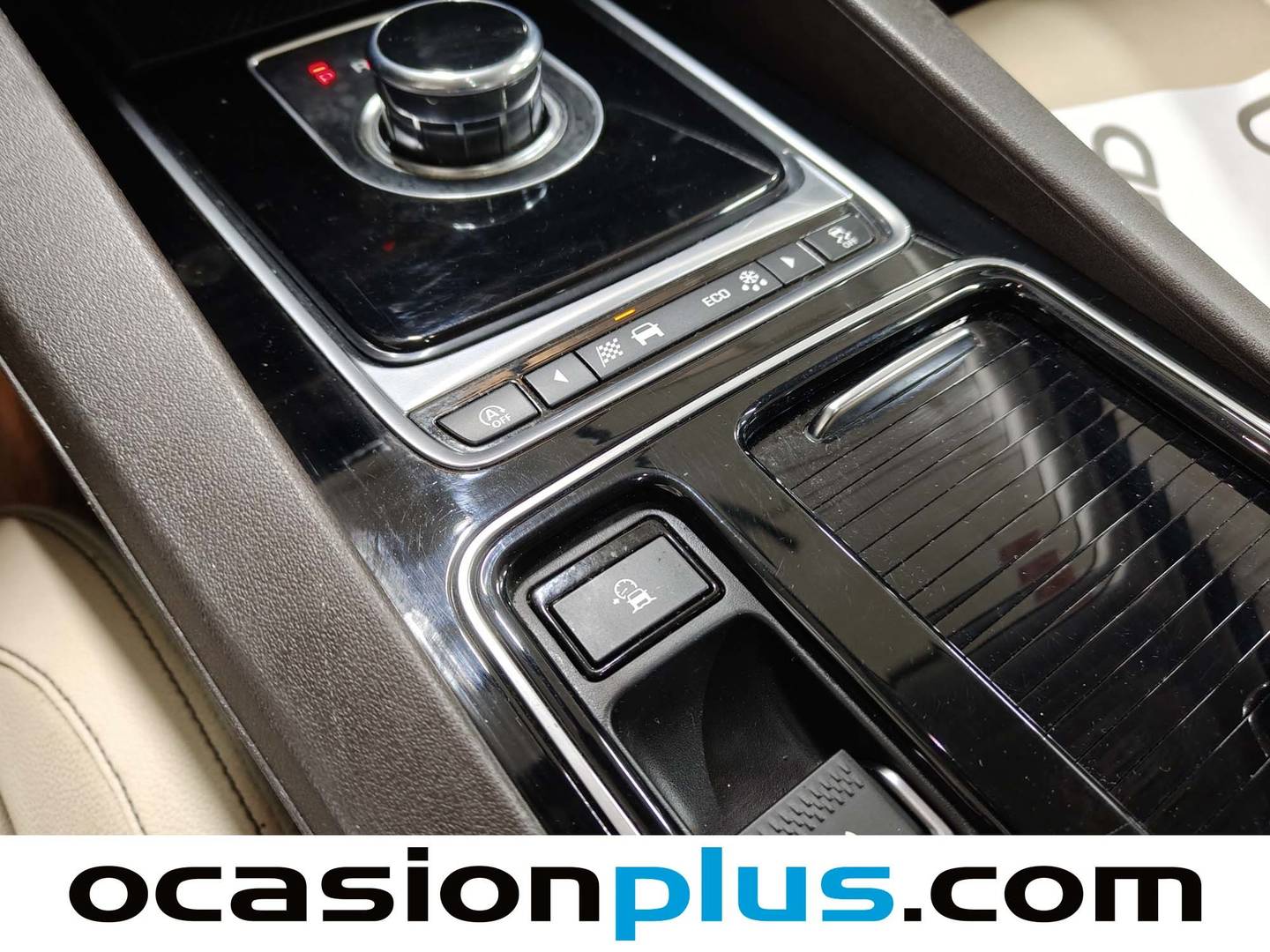 Foto Jaguar F-Pace Jaguar F-PACE 2.0T i4 Prestige AWD Auto (250 CV)