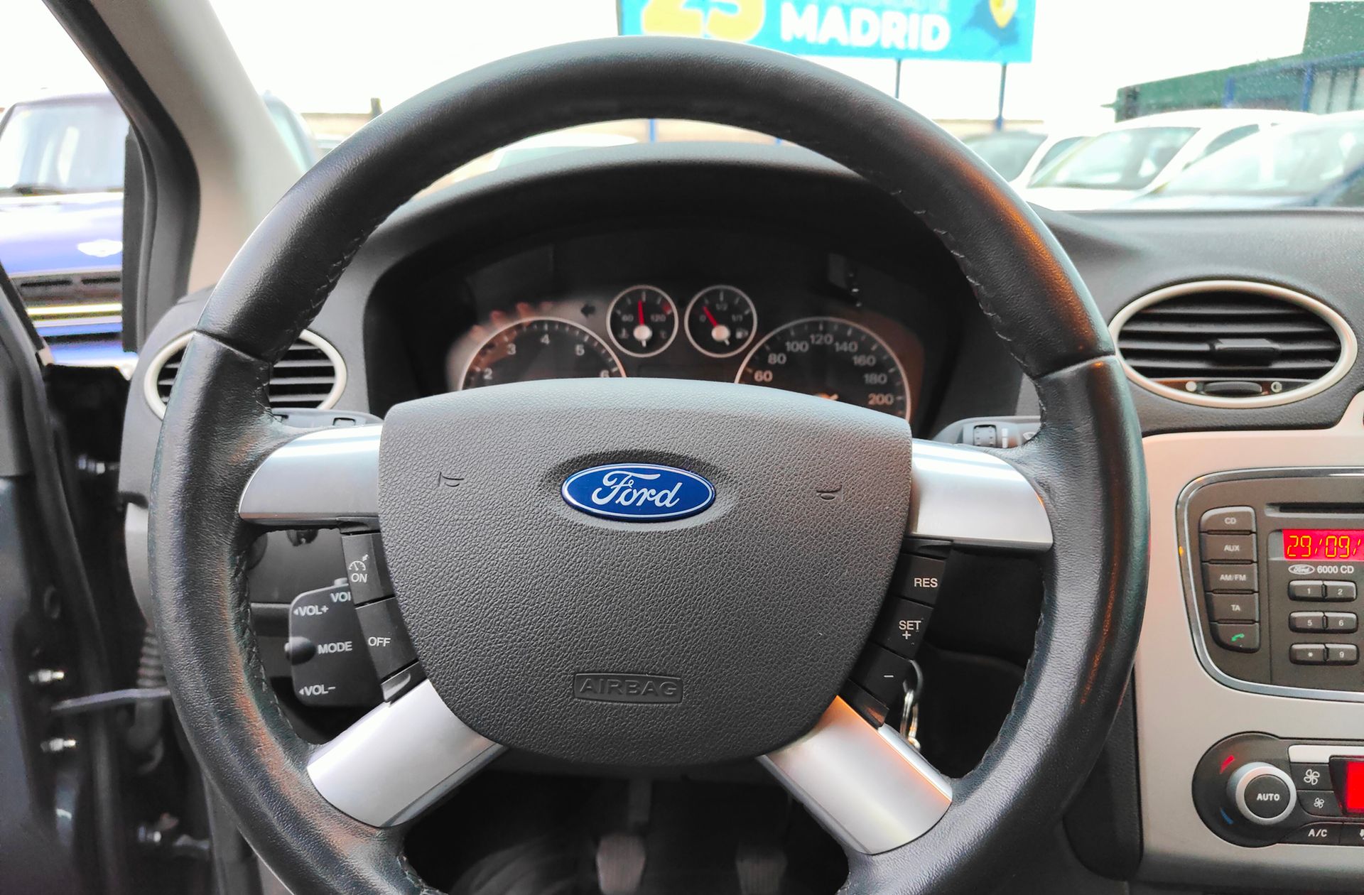 Ford Focus 1.6 Trend - foto 21
