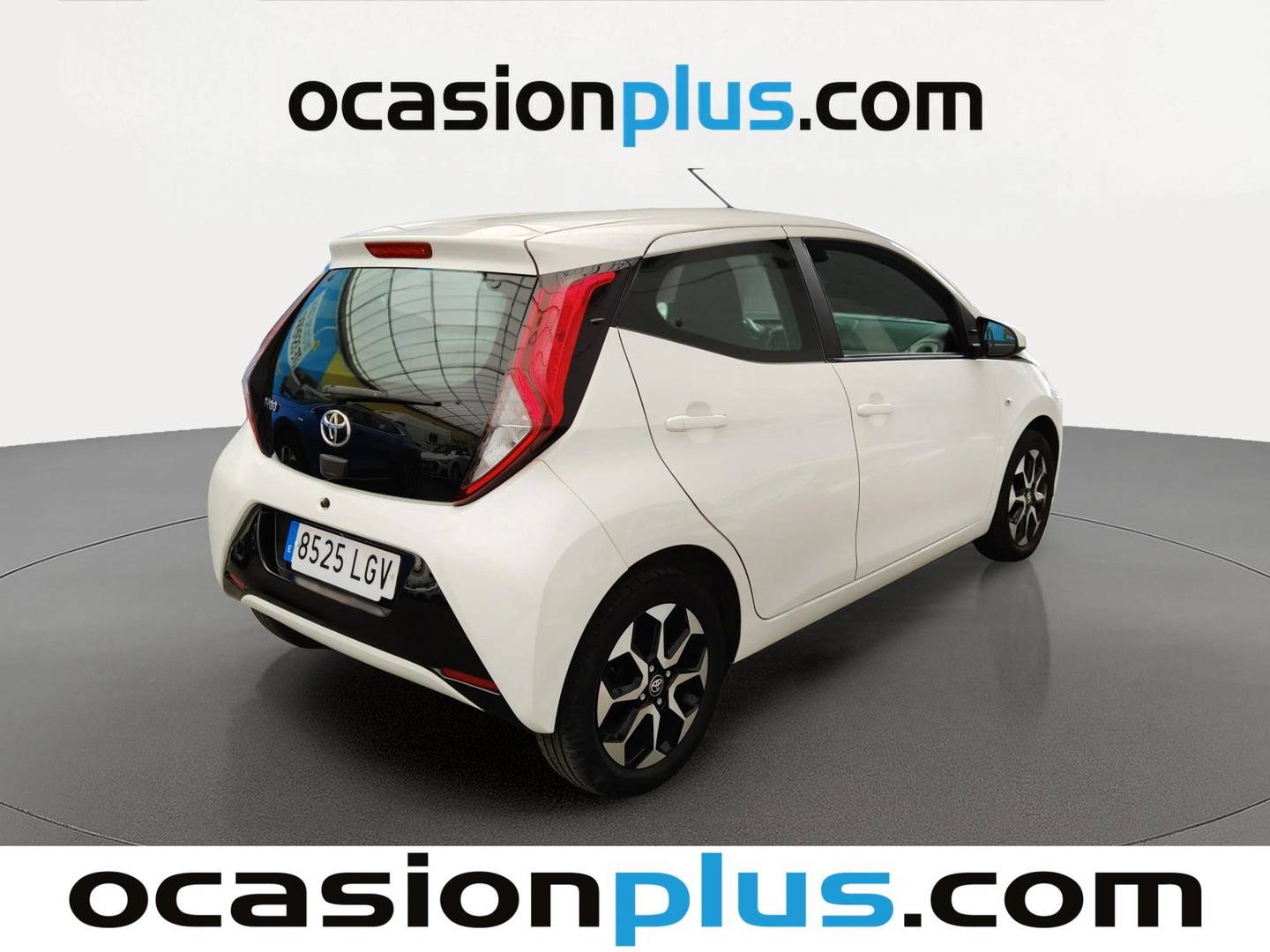Foto trasera Toyota Aygo Toyota Aygo 1.0 70 x-play (72 CV) derecha