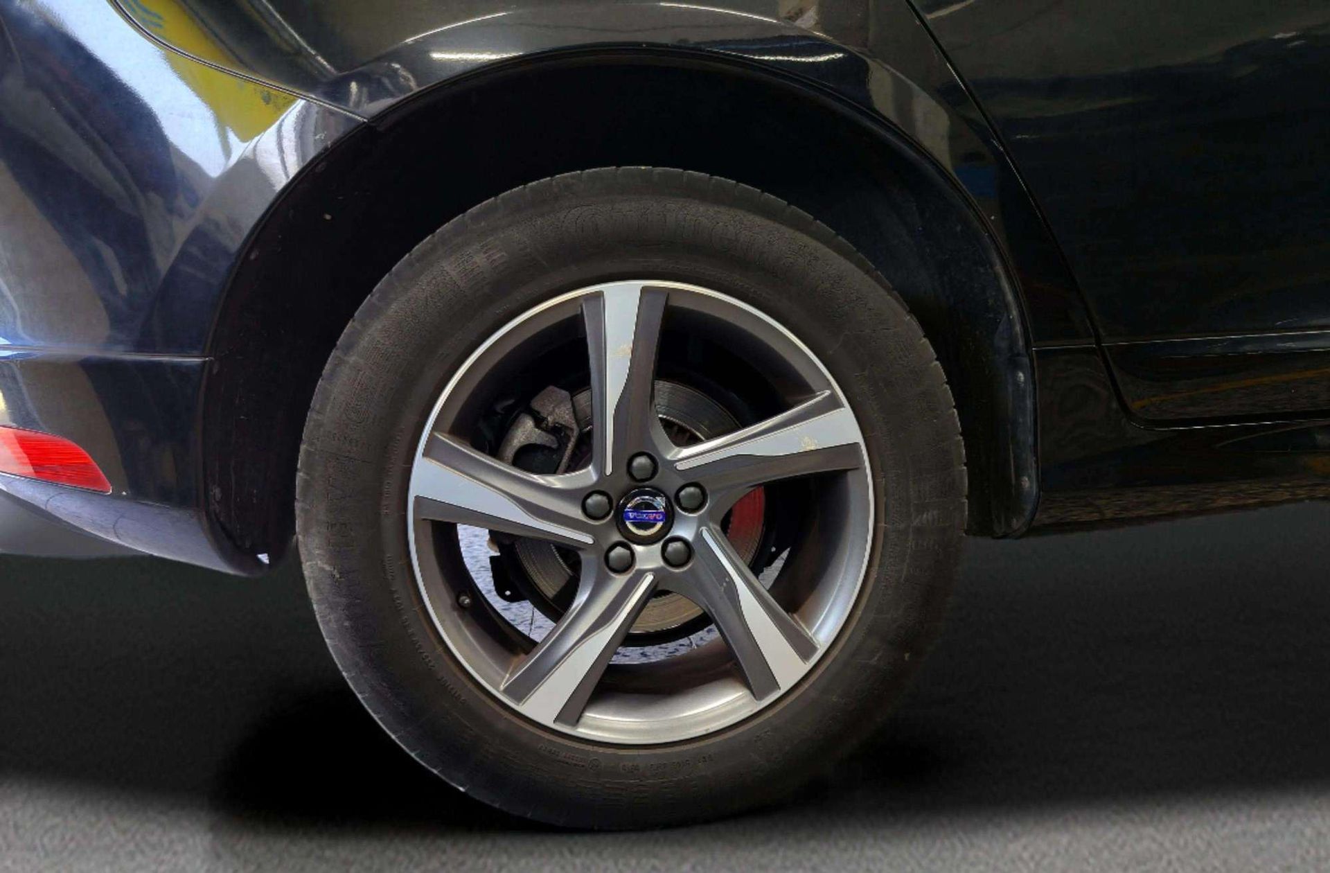 Volvo XC60 D3 R-Design Momentum - foto 33