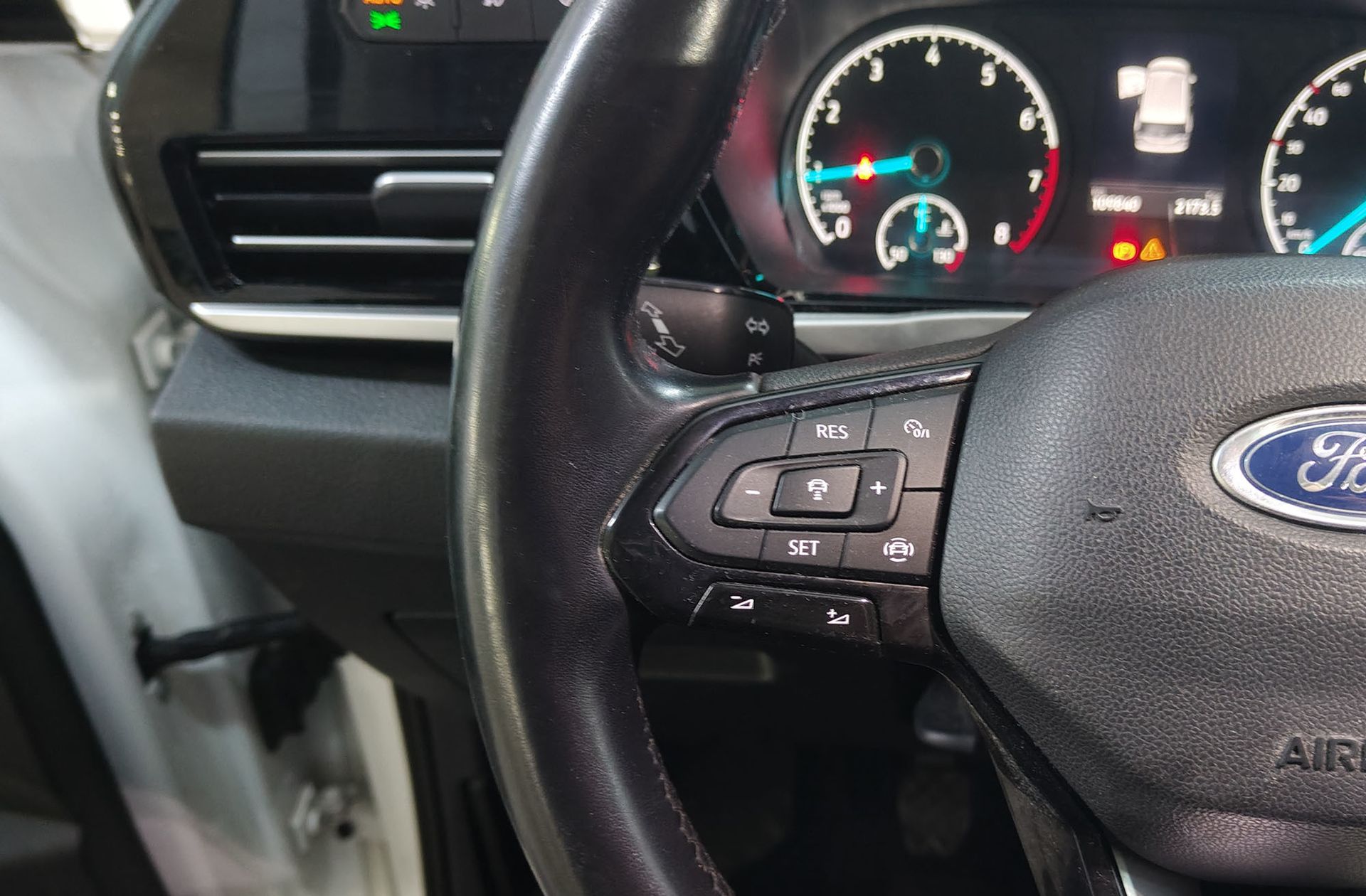 Ford Grand Tourneo Connect 1.5 EcoBoost Titanium - foto 26