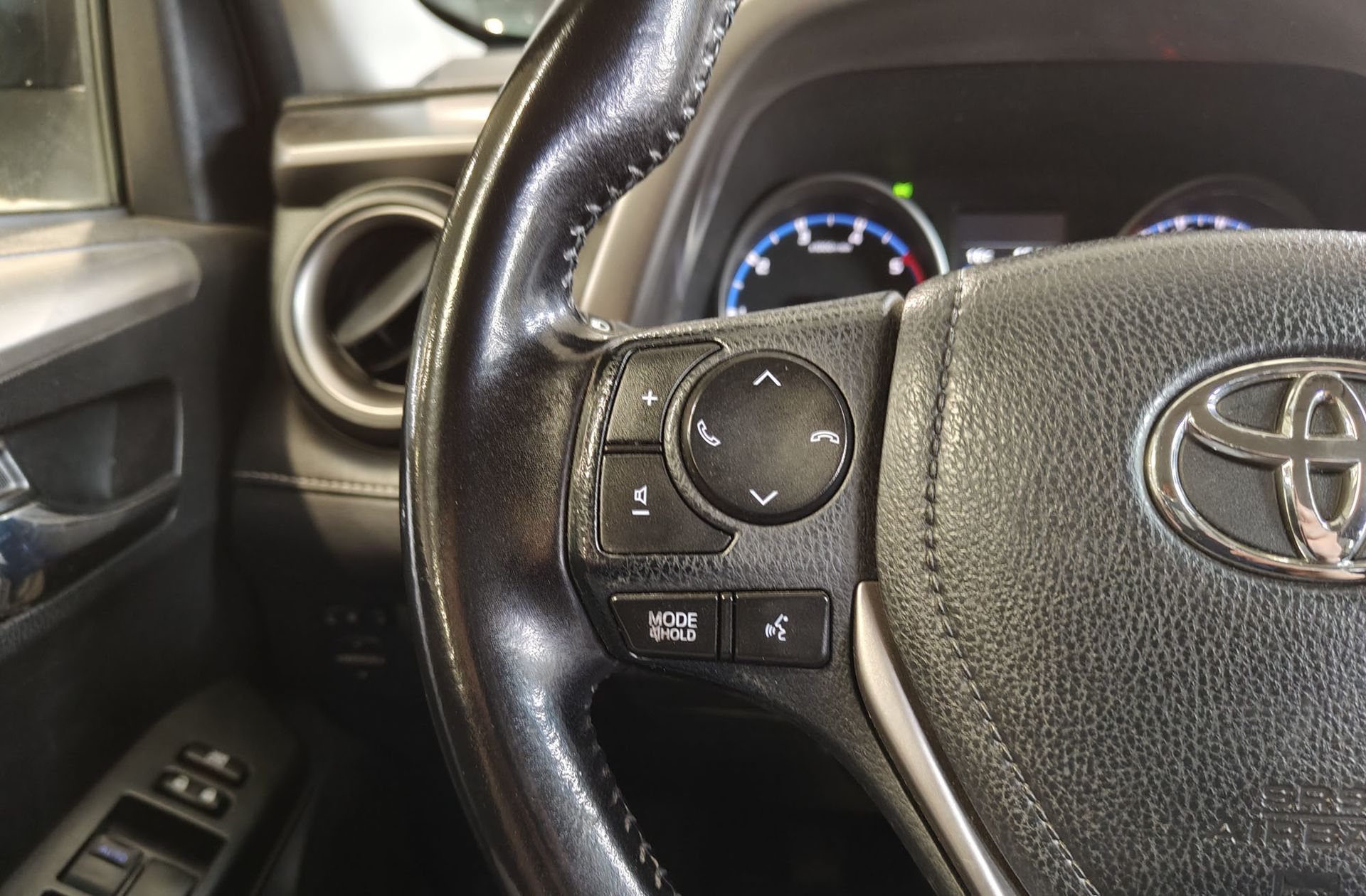 Toyota RAV4 150D 2WD Advance - foto 21