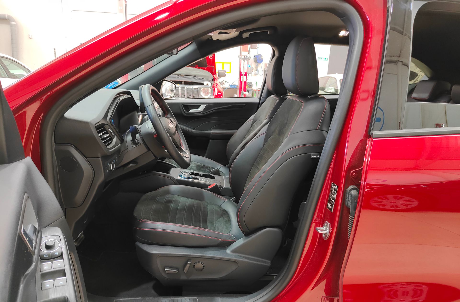 Ford Kuga 2.5 Duratec PHEV ST-Line X - foto 12